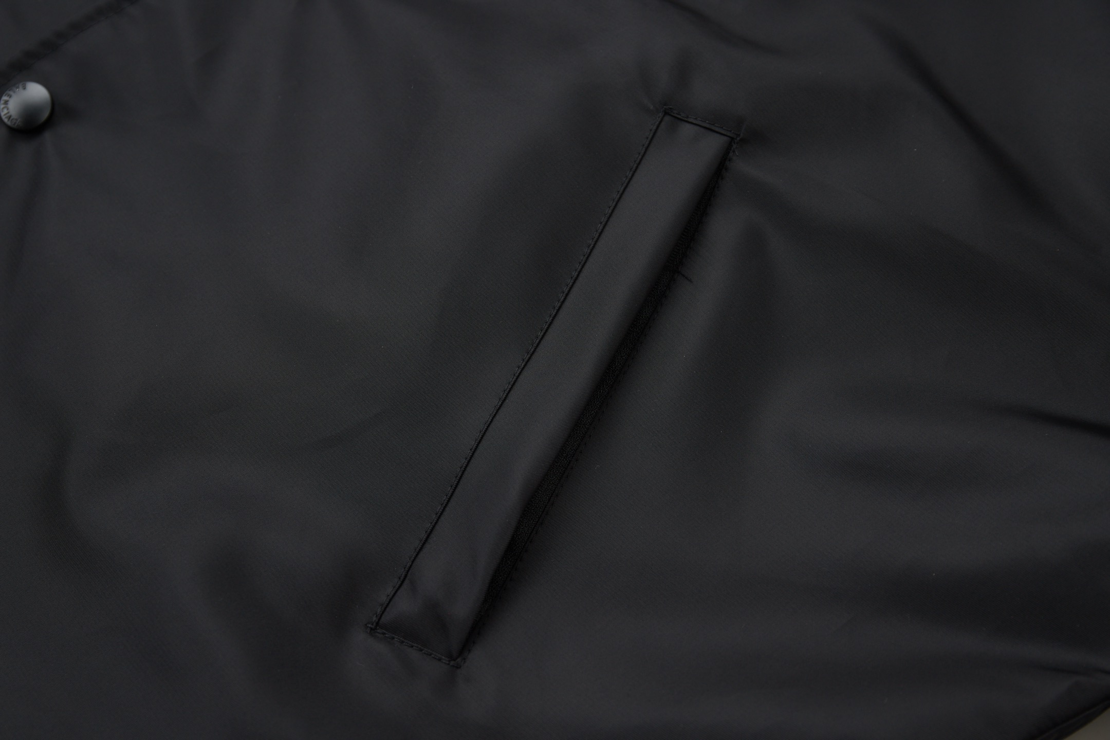 Balenciaga 巴黎世家 𝘽𝘼𝙇𝙀𝙉𝘾𝙄𝘼𝙂𝘼 BLCG 26SS NBA联名尼龙防水翻领教练夹克