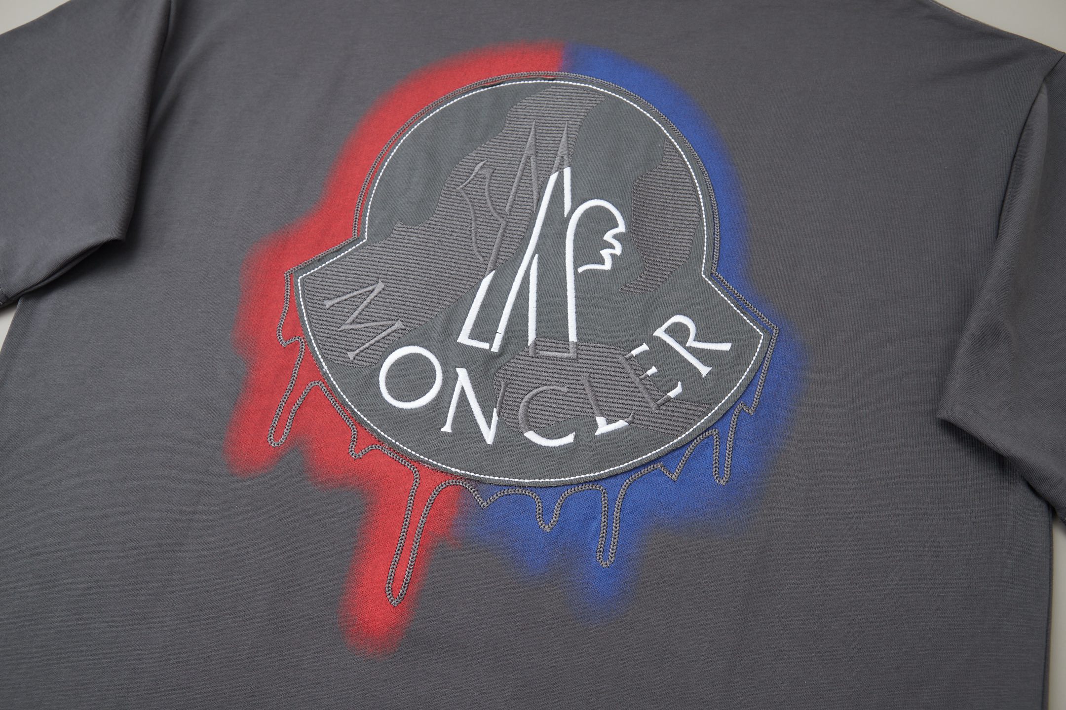 Moncler MO*CLER 26SS早春新款 刺绣字母logo短袖