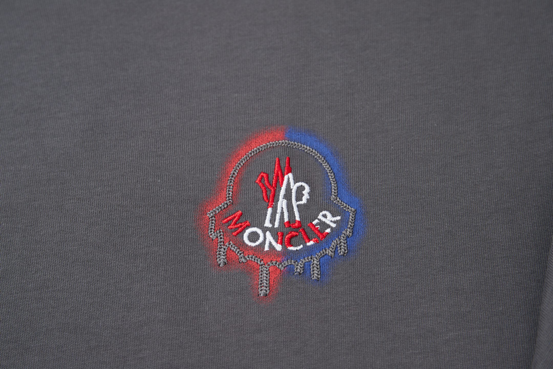 Moncler MO*CLER 26SS早春新款 刺绣字母logo短袖