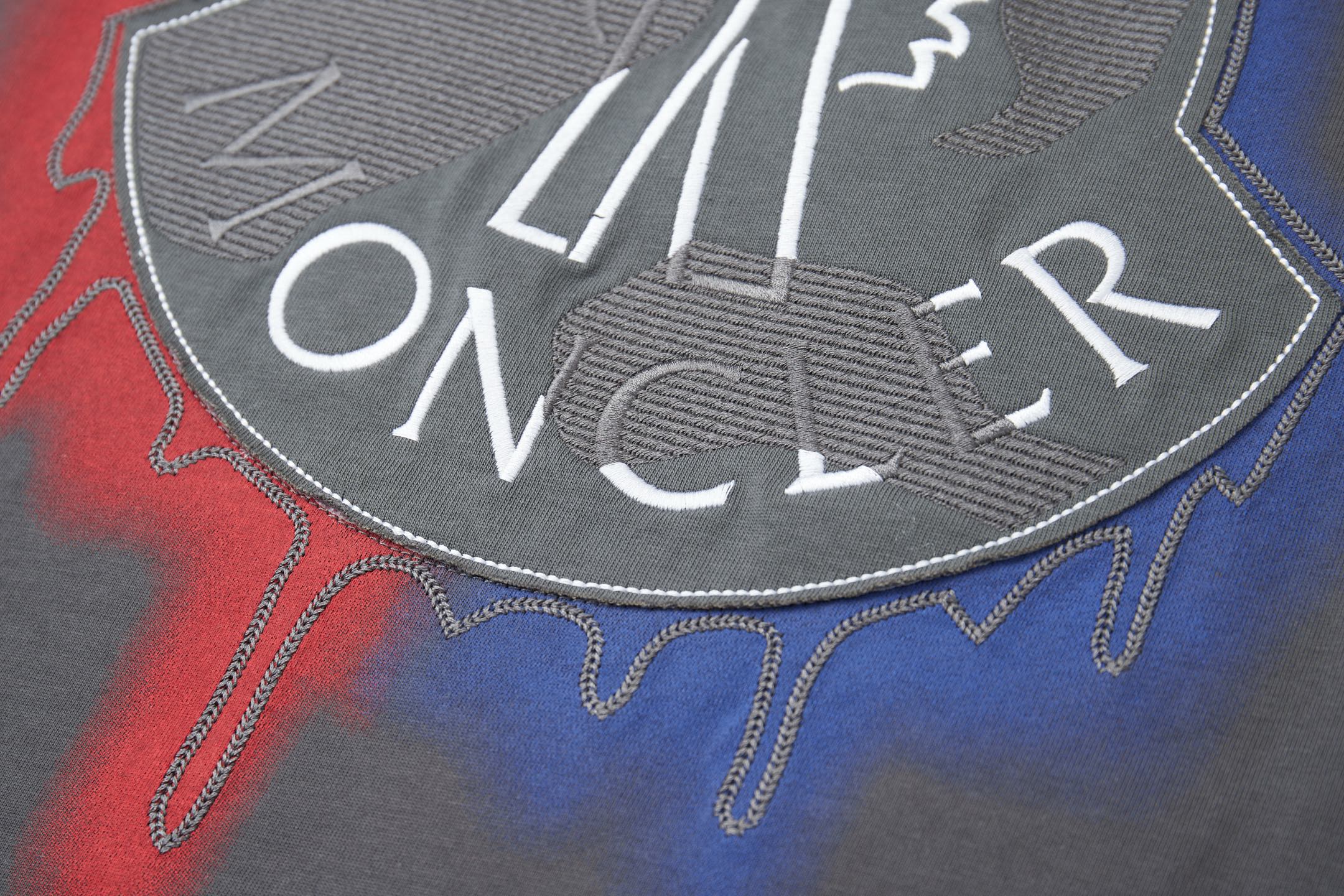 Moncler MO*CLER 26SS早春新款 刺绣字母logo短袖