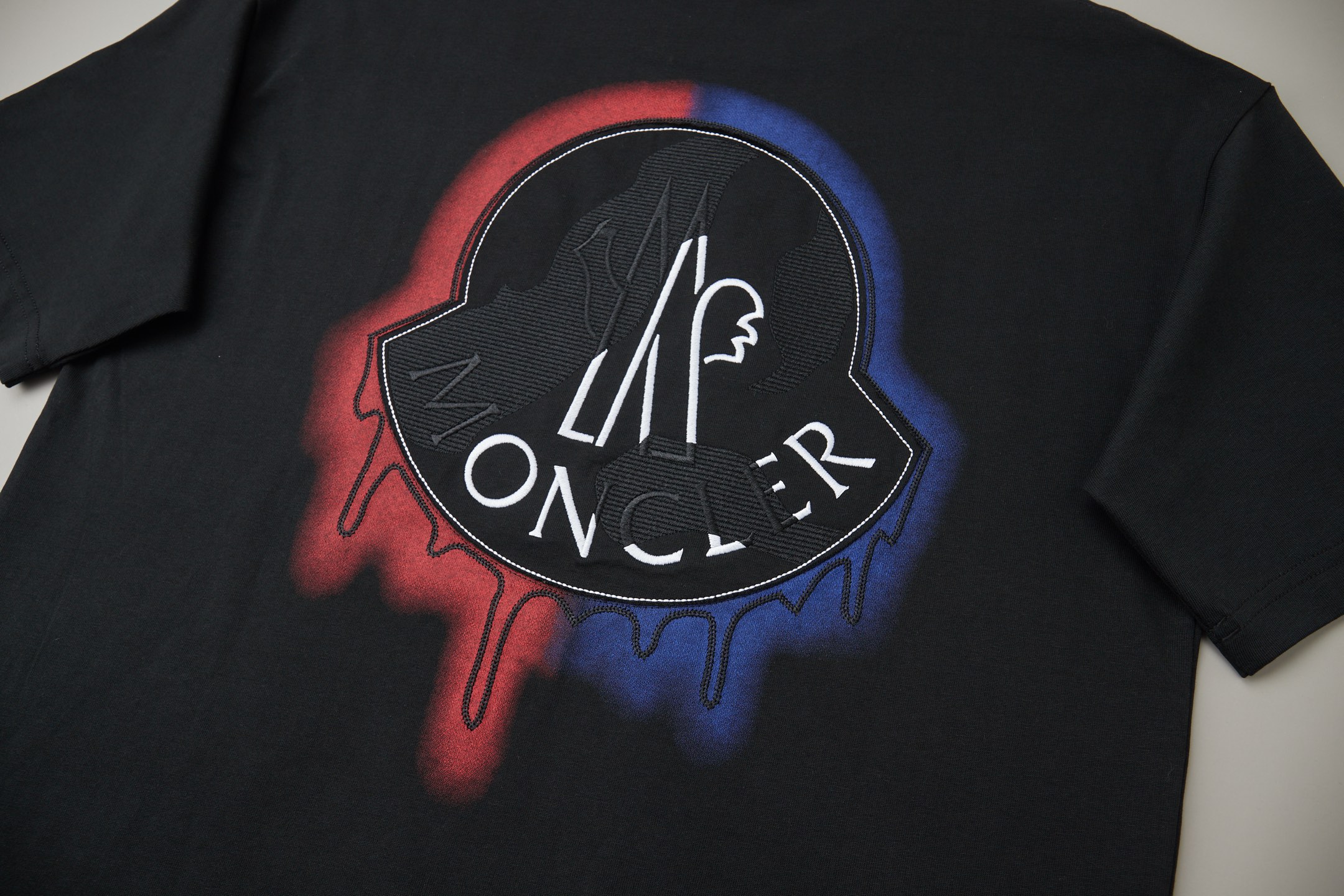 Moncler MO*CLER 26SS早春新款 刺绣字母logo短袖