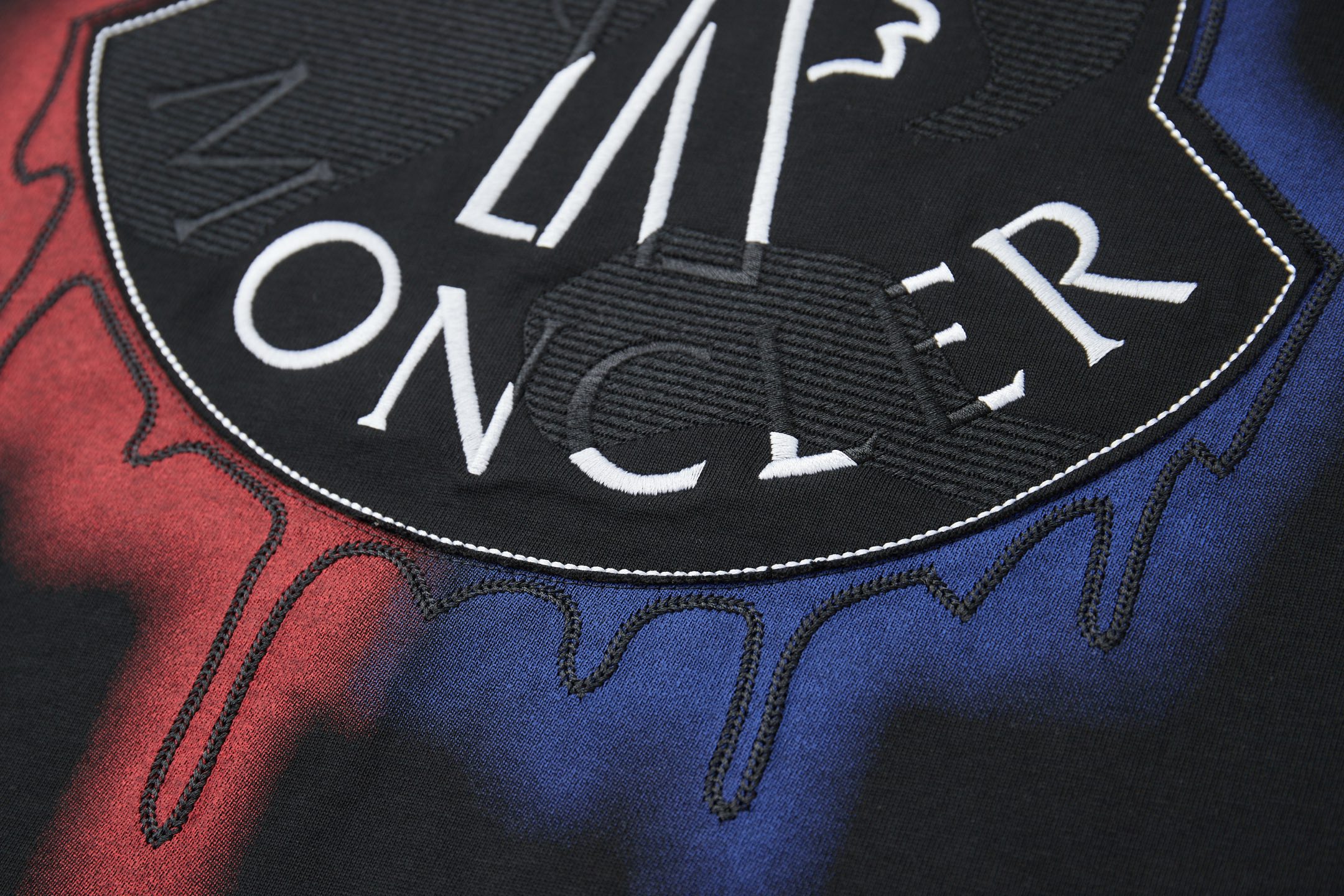 Moncler MO*CLER 26SS早春新款 刺绣字母logo短袖