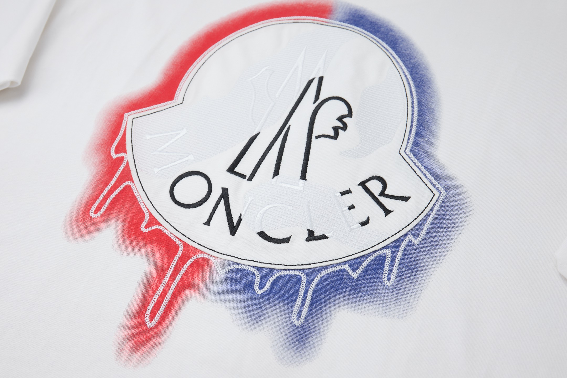 Moncler MO*CLER 26SS早春新款 刺绣字母logo短袖