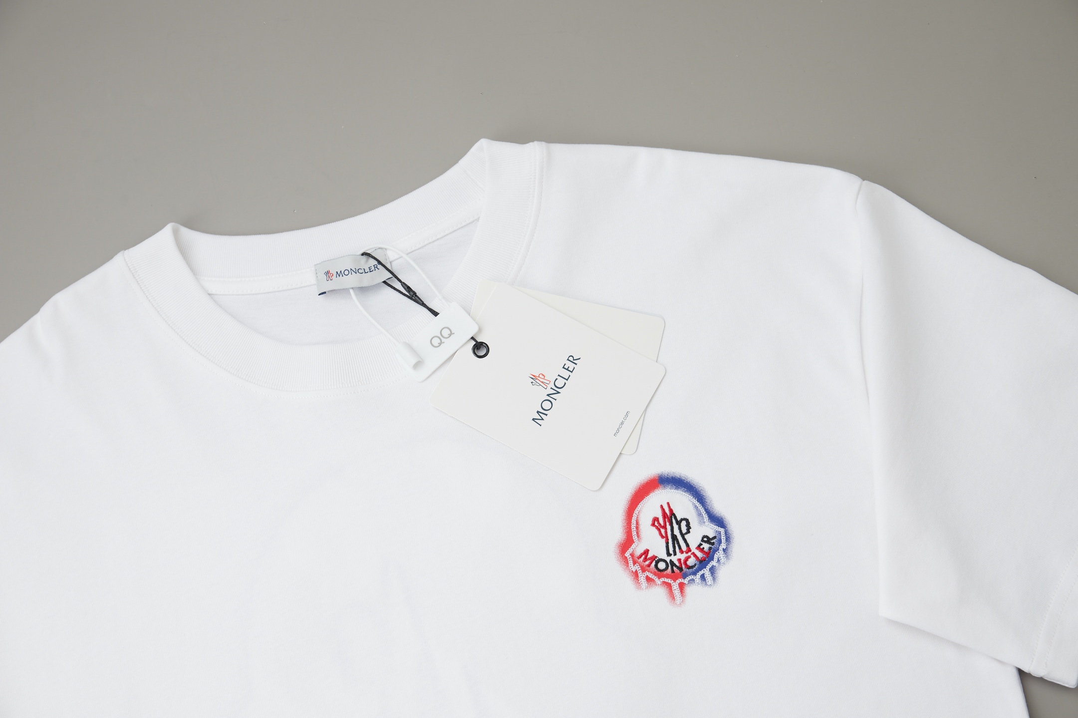 Moncler MO*CLER 26SS早春新款 刺绣字母logo短袖