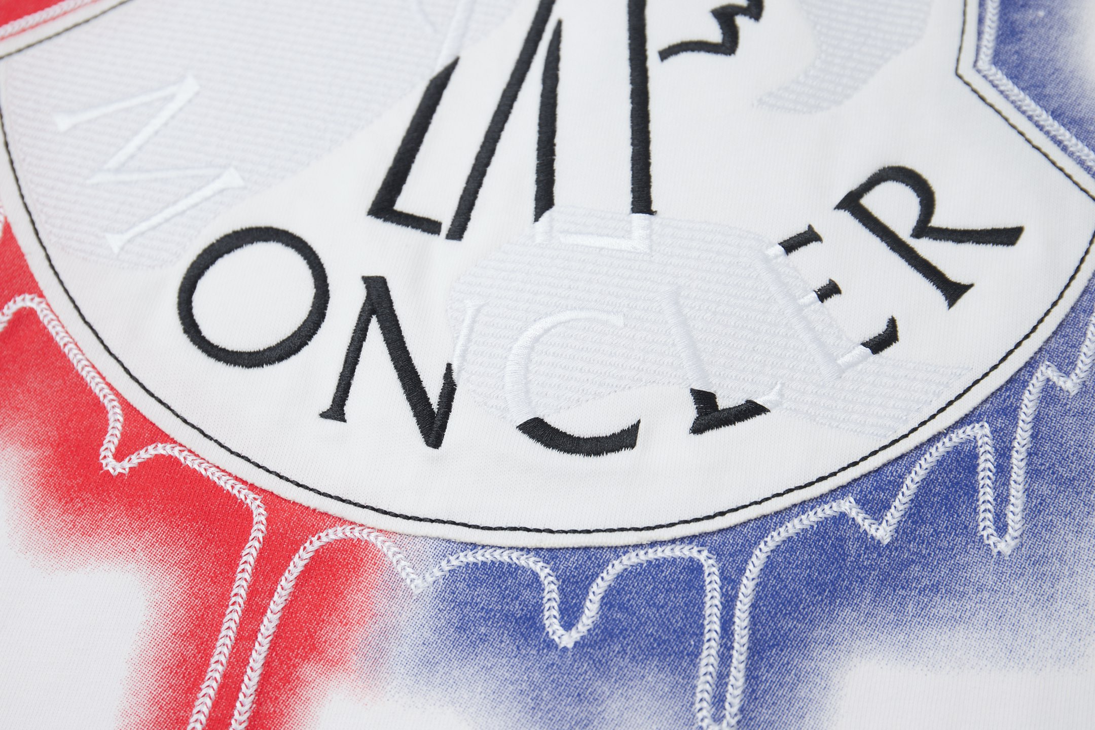 Moncler MO*CLER 26SS早春新款 刺绣字母logo短袖