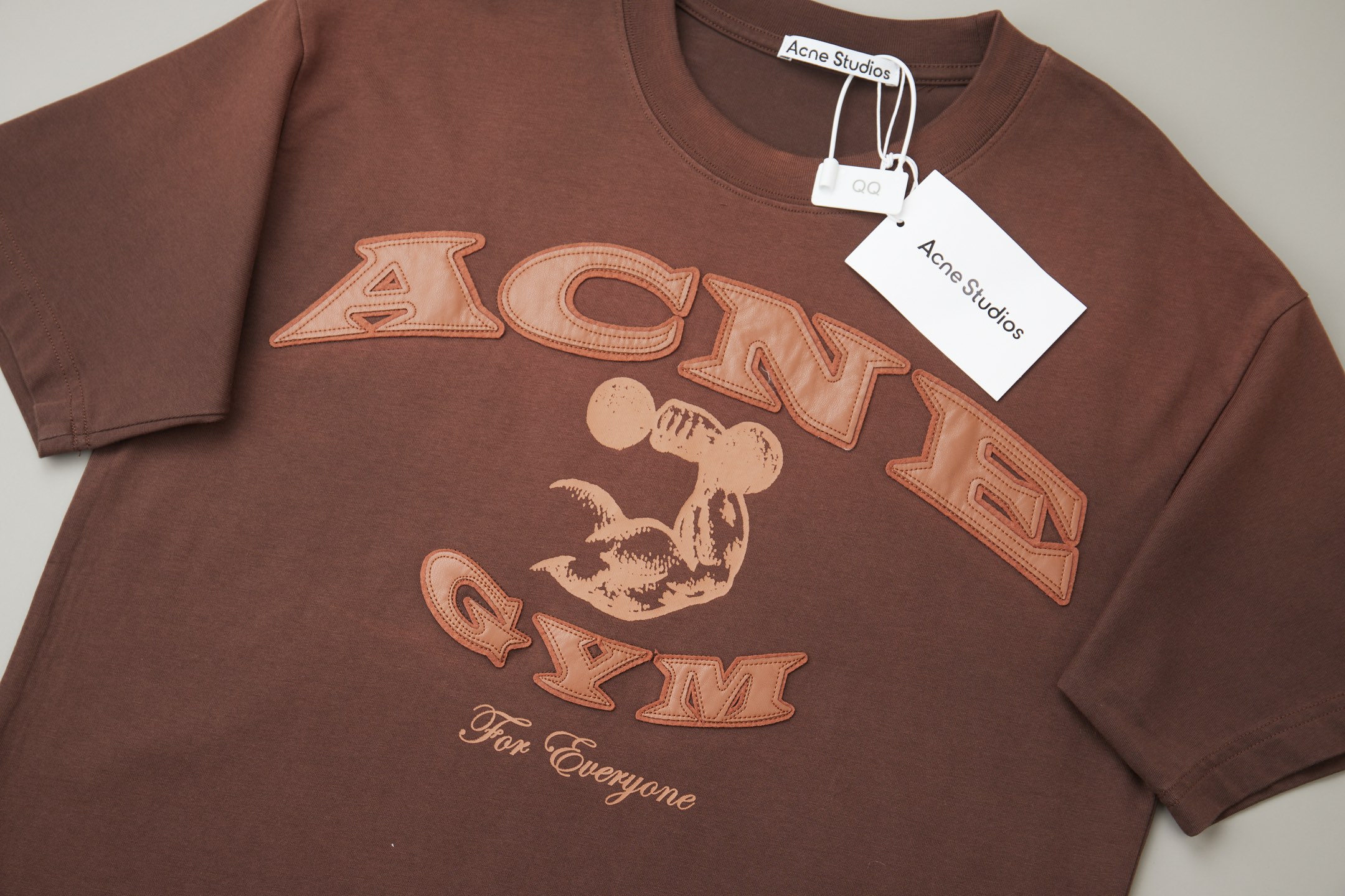 Acne Studios ACNE 26SS早春新款 洗水喷马骝章仔短袖