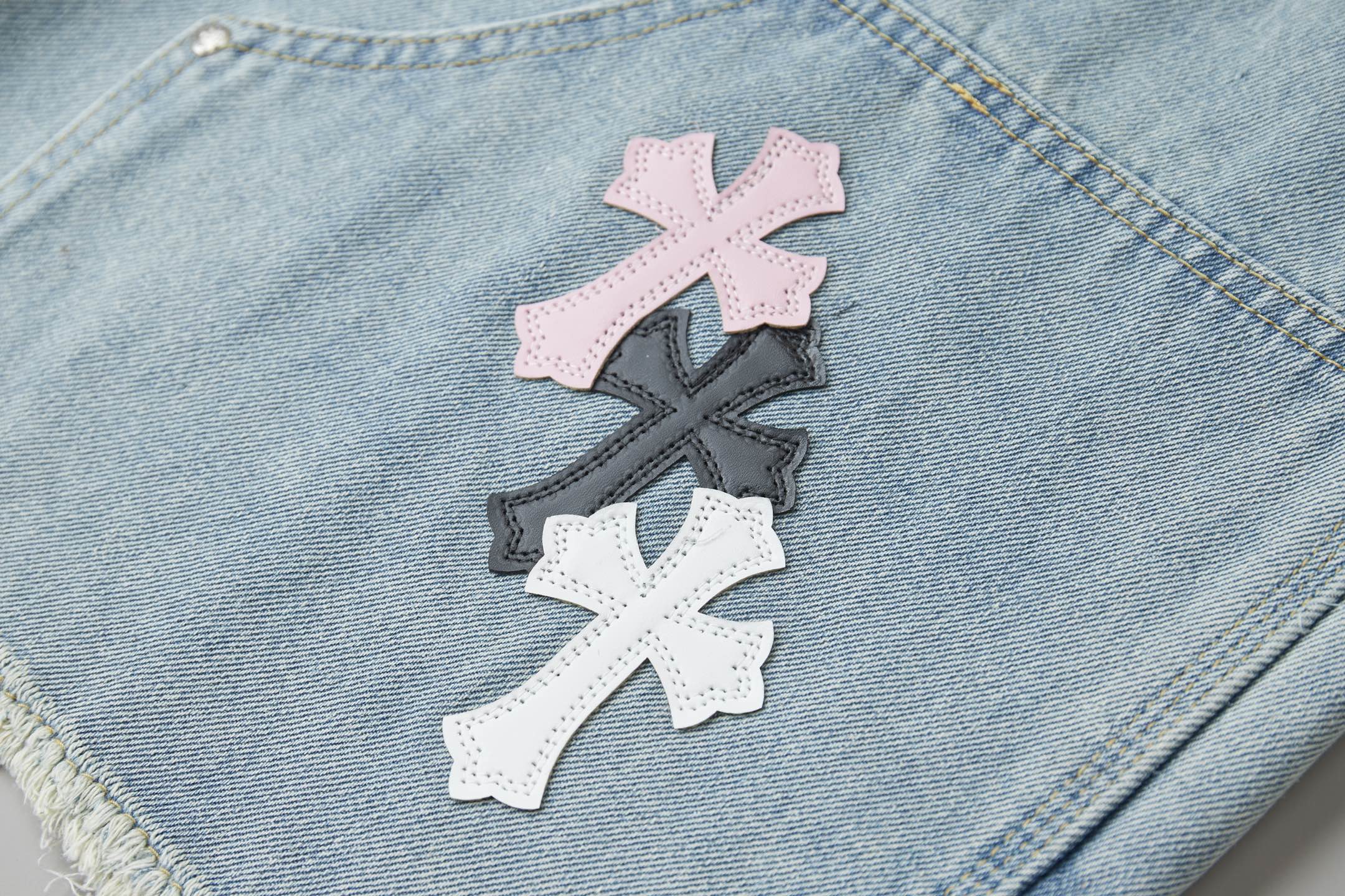 Chrome Hearts 克罗心十字架拼接牛仔短裤​​