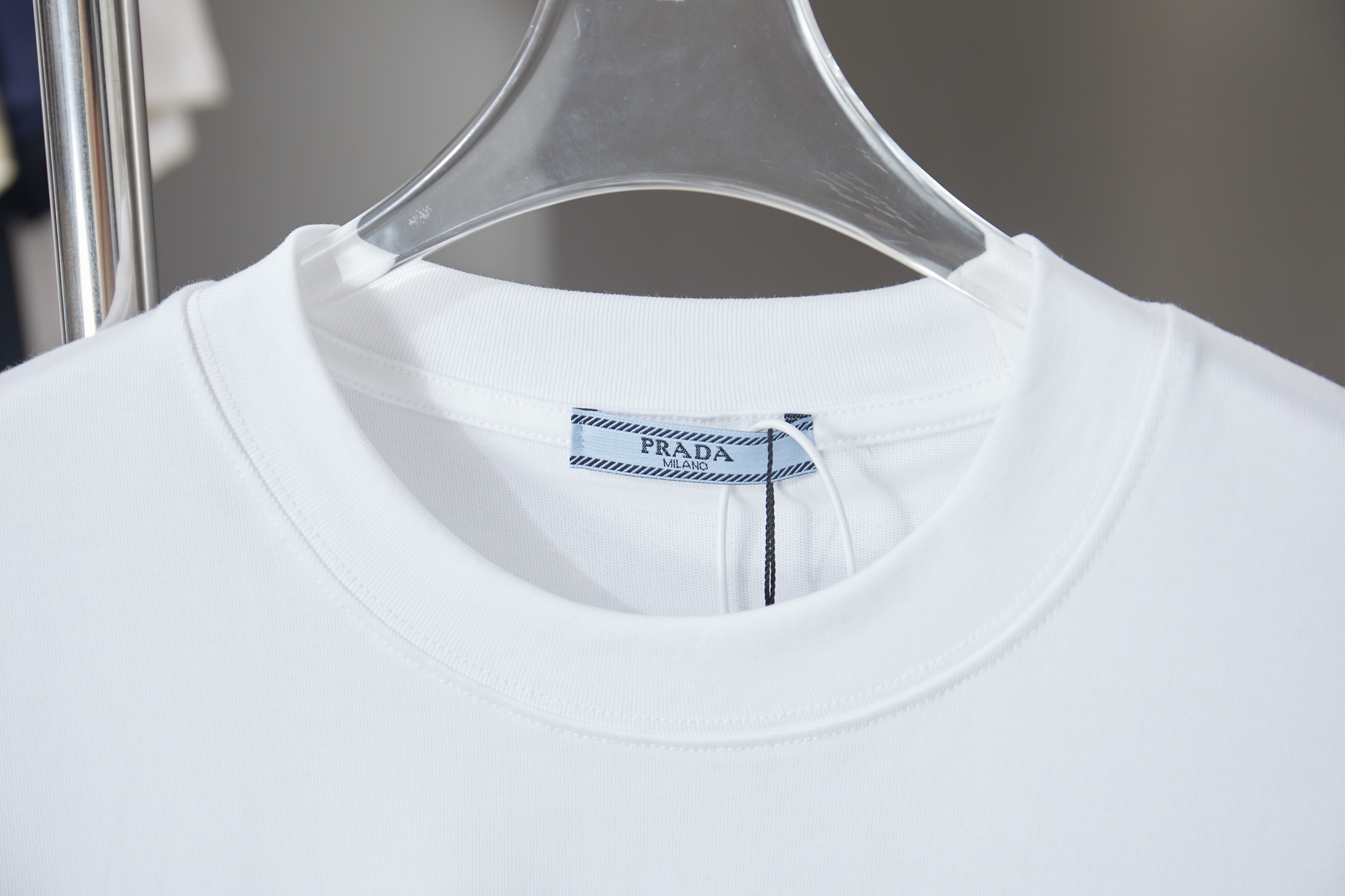 Prada 普拉达 PRADA 26SS早春新款 胸口口袋五金短袖