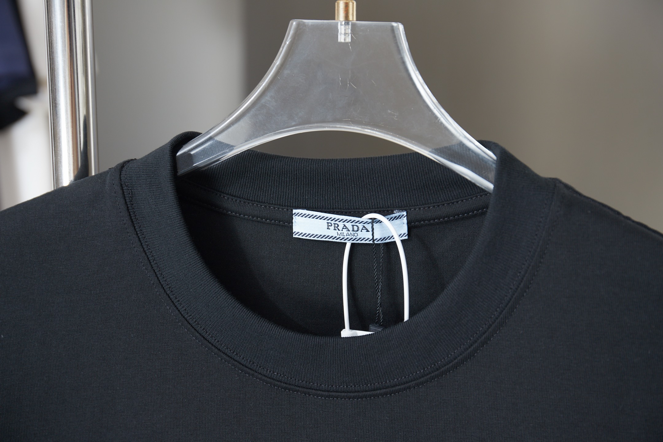 Prada 普拉达 PRADA 26SS早春新款 胸口口袋五金短袖