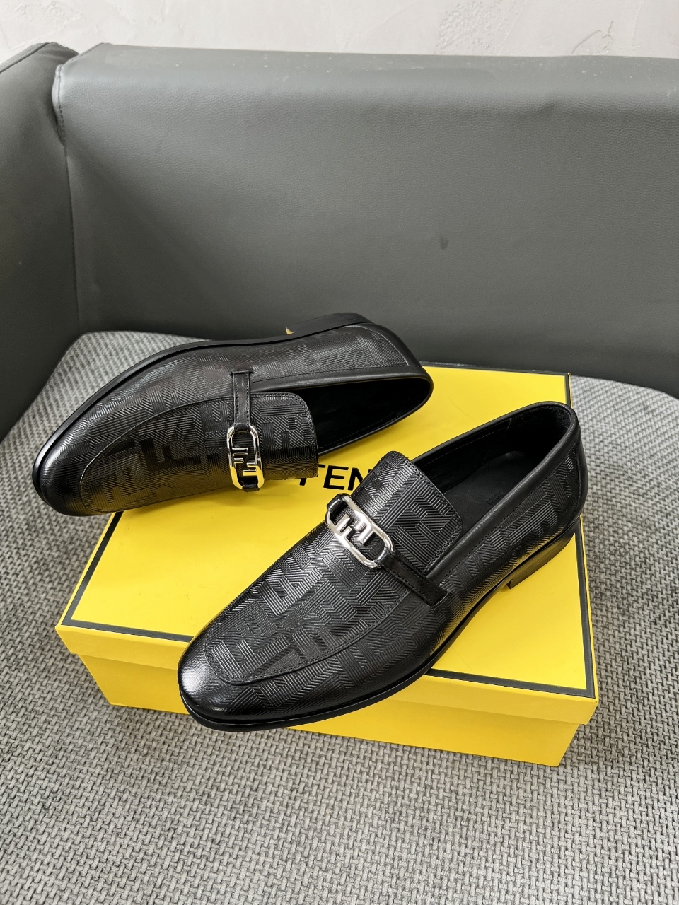 Fendi Style Black Leather Men's Shoes style reference detail image 8 from source 781705