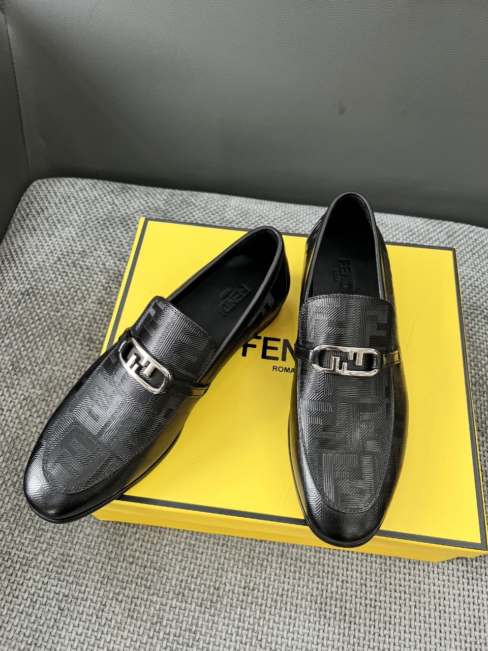Fendi Style Black Leather Men's Shoes style reference detail image 4 from source 781705