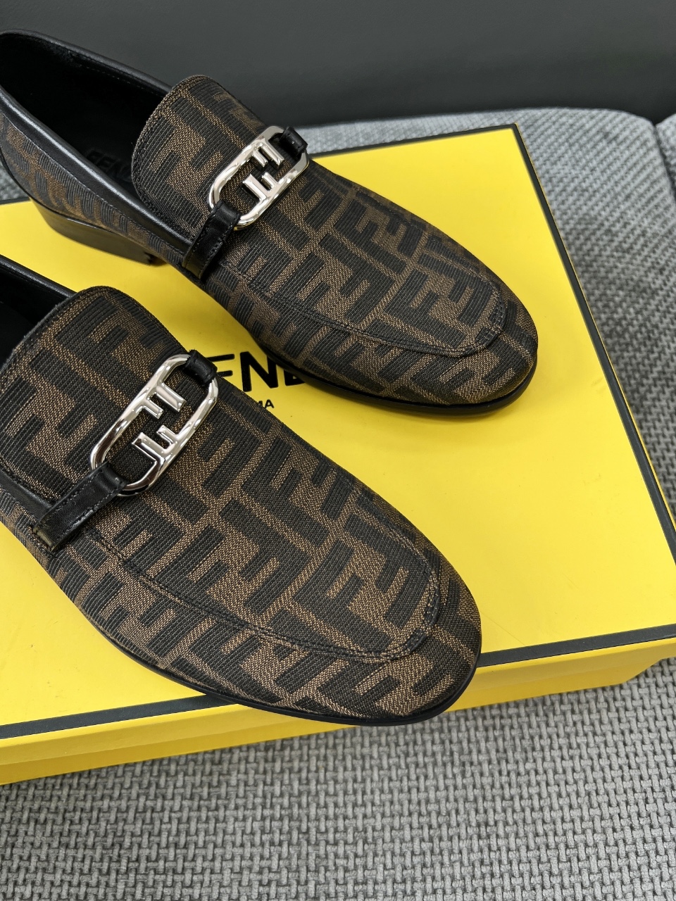 Fendi Style Black Leather Men's Shoes style reference detail image 7 from source 781709