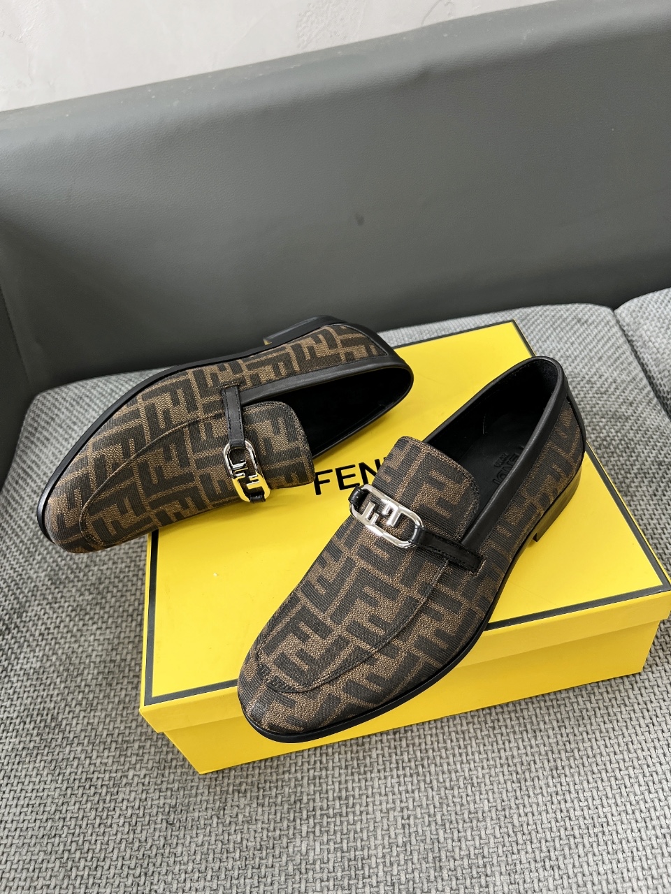Fendi Style Black Leather Men's Shoes style reference detail image 4 from source 781709