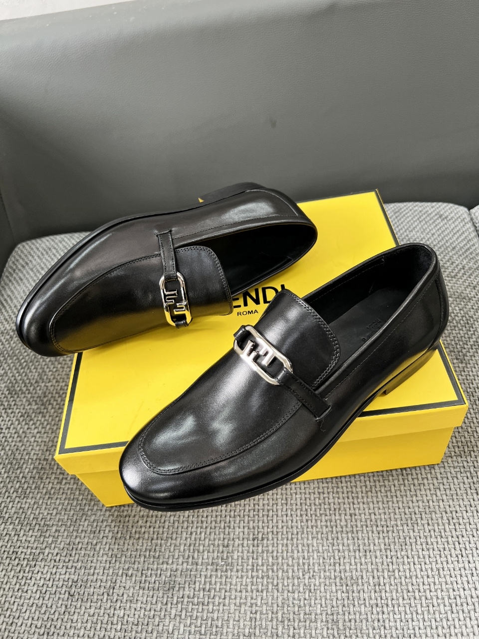 Fendi Style Black Leather Men's Shoes style reference detail image 5 from source 781708