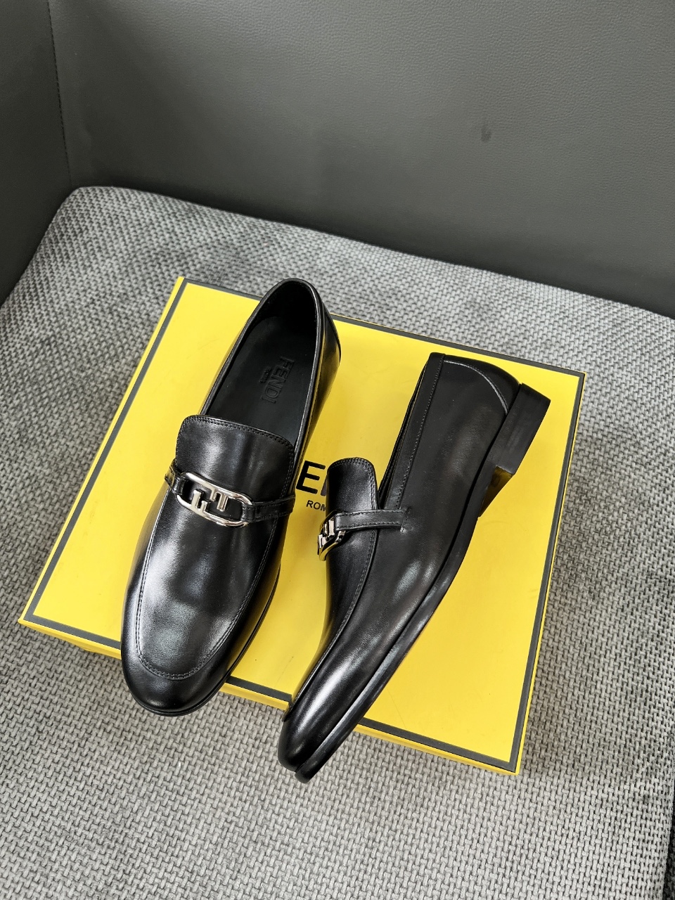 Fendi Style Black Leather Men's Shoes style reference detail image 4 from source 781708