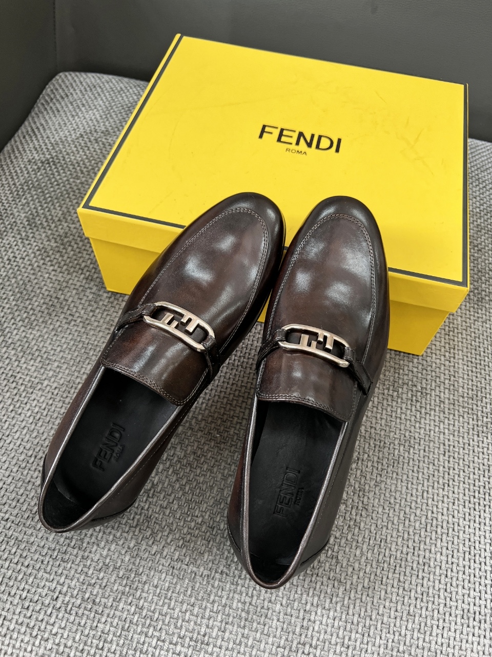 Fendi Style Black Leather Men's Shoes style reference detail image 6 from source 781704