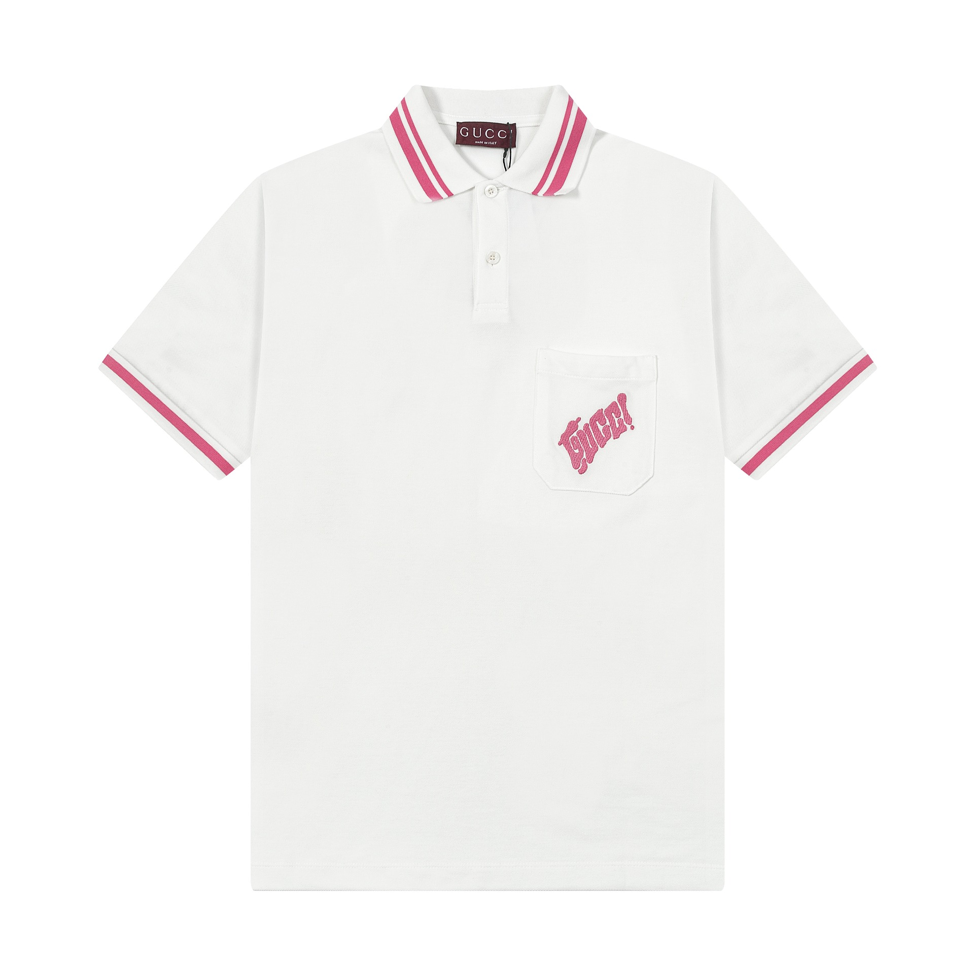 p110 品牌:GUCCI 面料:纯棉丝光珠地 克重:230克 颜色: 白粉 白黑 黑色 尺码:M-XXL 原版定制1:1细节还原 三标LOGO齐全 高端定制 饰刺绣棉质翻领恤 在2025早秋系列中,中国艺术家Currynew(Xiang Zhang)挥洒创意巧思,将全新品牌标识融入男士成衣、皮件和配饰作品中。这款翻领T恤以白色珠地棉制成,Gucci刺绣更添一抹亮色。 •白色珠地棉 •织带滚边 •Gucci刺绣 •Currynew(Xiang Zhang)艺术作品 •尖领 •短袖 •一个前贴袋 •胸袋 •纽扣门襟 •常规版型 •长度: 73厘米 •肩部: 47.5厘米 •胸围: 57厘米 •袖长: 24厘米 (M码) •意大利创作