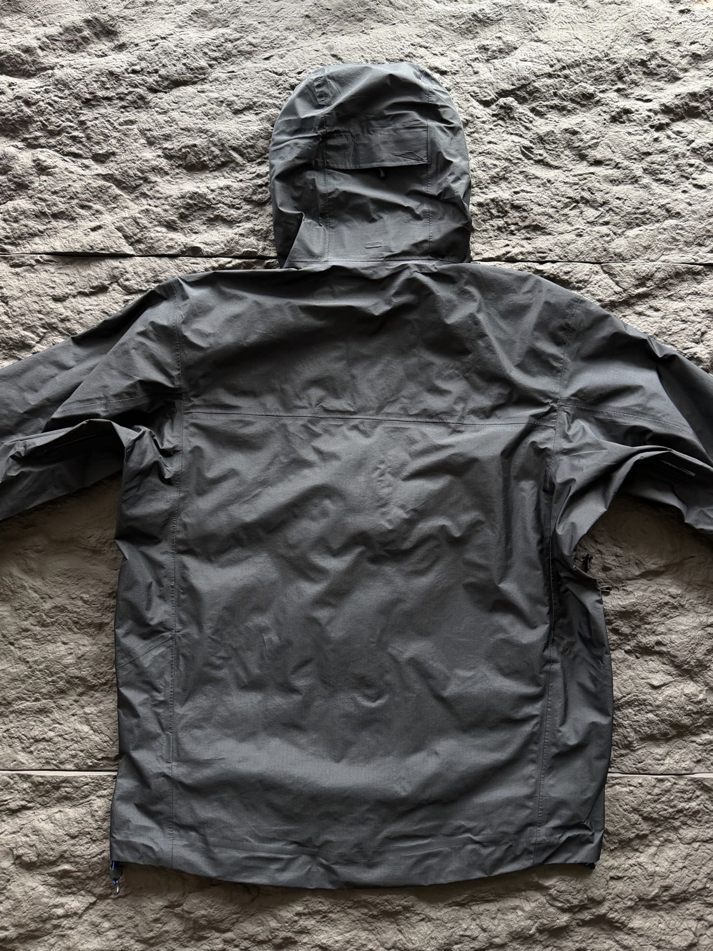 Alternative view of Windbreaker 12694