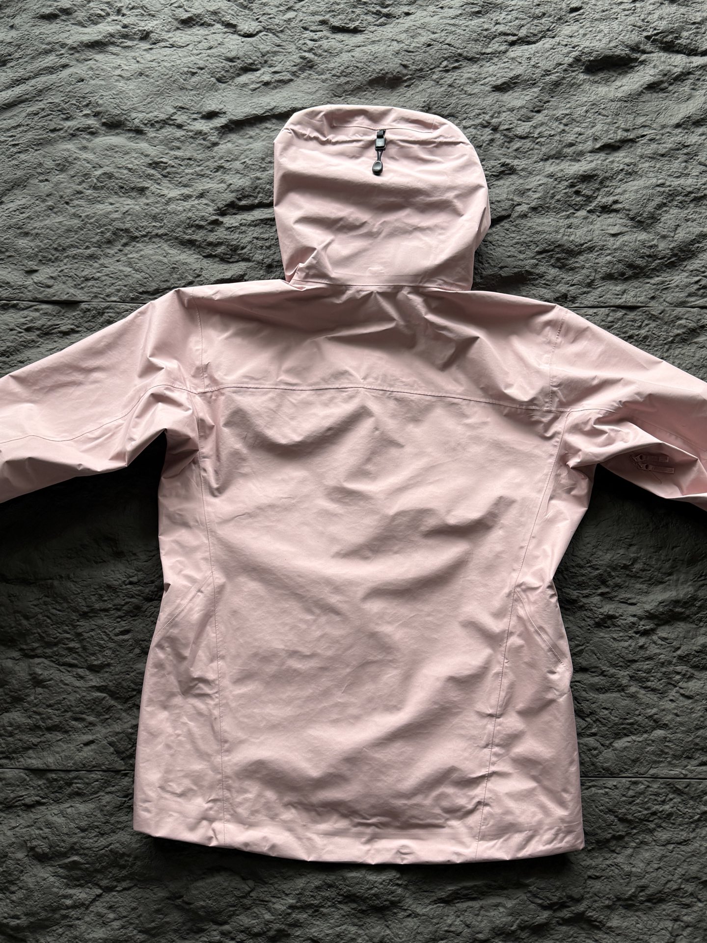 Alternative view of Windbreaker 12687