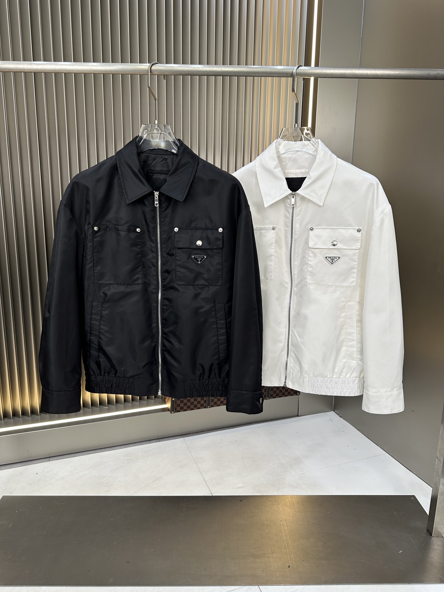 NO:123738,2025 spring jacket Original 1:1 custom hardware accessories are fully imported and customized. Welcome to counter comparison. Super soft Super heavy fabric has a perfect fit. Pay attention to the super comfortable fabric. Exclusive model. Non-market goods. Same size for men and women. M-XXXL,, jackets & coats, alexander wang198609092025春款夹克 原版1:1订制五金配件全进口原版定制 欢迎专柜对比 超柔软 超级重面料做工杠杠的版型完美 注意面料超舒服 独家款 非市场货 男女同款尺码M一XXXL,,jackets & coats,alexander wang,Men's clothing