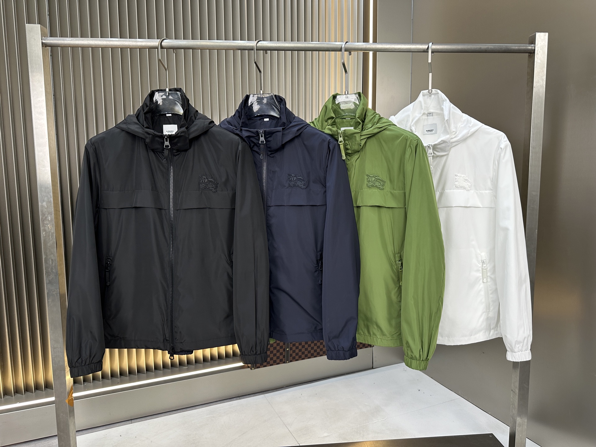 NO:123743,2025 spring new jacket Original 1:1 custom hardware accessories are fully imported and customized. Welcome to counter comparison. Super soft Super heavy fabric has a perfect fit. Pay attention to the super comfortable fabric. Exclusive model. Non-market goods. Same size for men and women. M-XXXL,, jackets & coats, alexander wang198609092025春款新款夹克 原版1:1订制五金配件全进口原版定制 欢迎专柜对比 超柔软 超级重面料做工杠杠的版型完美 注意面料超舒服 独家款 非市场货 男女同款尺码M一XXXL,,jackets & coats,alexander wang,Men's clothing