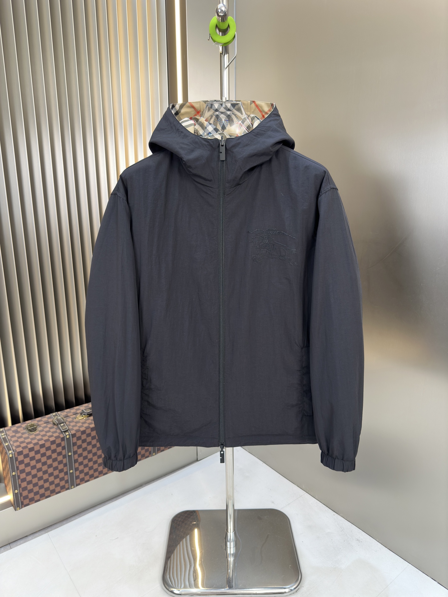 NO:515503,New double-sided jackets in autumn and winter. Original 1:1 custom hardware accessories are fully imported. Welcome to compare the counter. Super soft. Super heavy fabric has a perfect fit. Pay attention to the super comfortable fabric. Exclusive model. Non-market goods. Same size for men and women. M-XXXL,, jackets & coats, alexander wang.19860909秋冬新款双面穿夹克 原版1:1订制五金配件全进口原版定制 欢迎专柜对比 超柔软 超级重面料做工杠杠的版型完美 注意面料超舒服 独家款 非市场货 男女同款尺码M一XXXL,,jackets & coats,alexander wang,Men's clothing