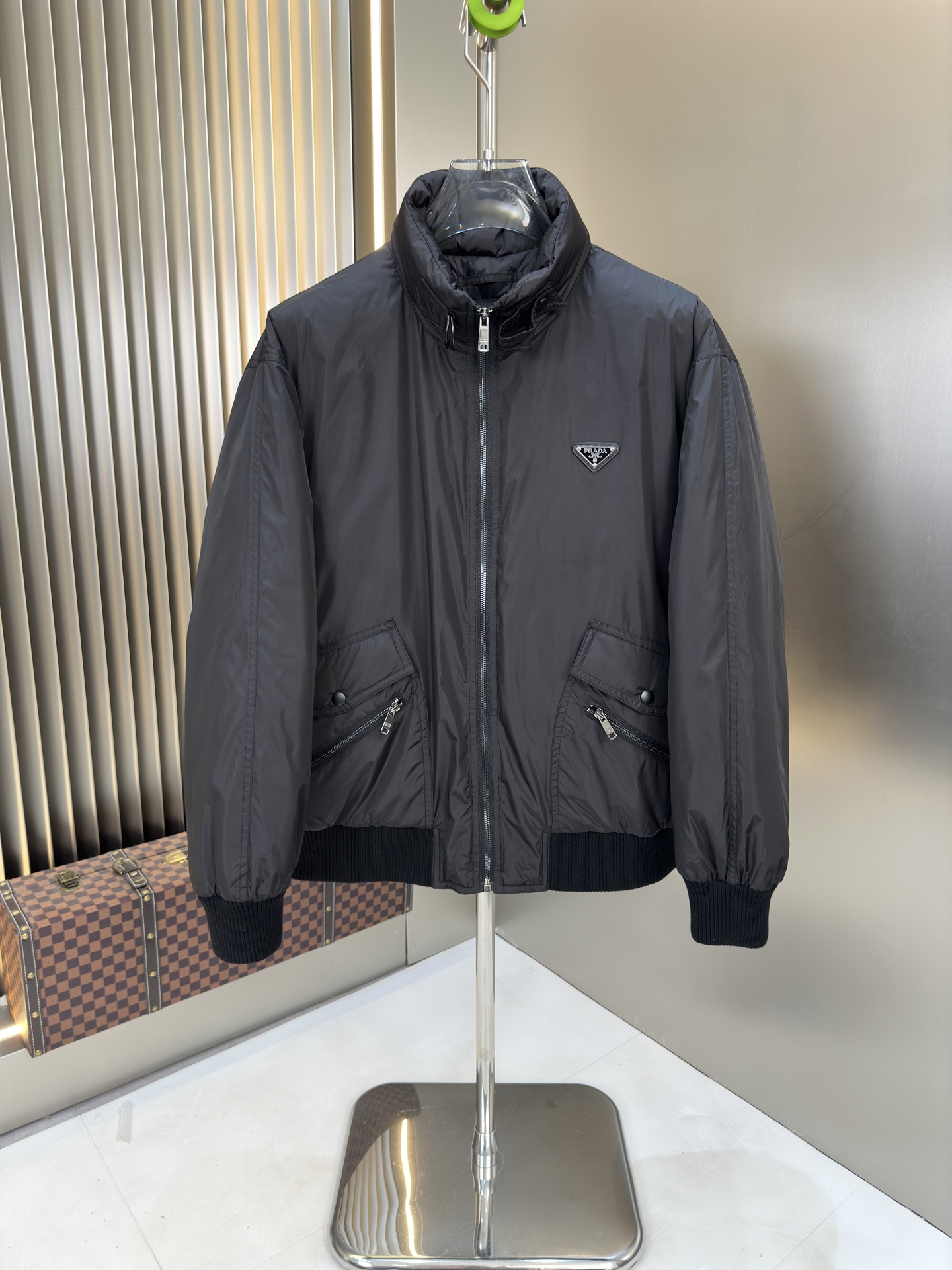 NO:507574,The hot new down jacket for autumn and winter. Original 1:1 custom hardware accessories are fully imported and customized. Welcome to the counter comparison. Absolutely high quality. The top-grade 90 white duck down is super soft. The filling is fluffy and full. The super heavy fabric has a perfect fit. Pay attention to the super comfortable fabric. Exclusive model. Non-market goods. The same size for men and women. The number of codes. M1 XXXL, down jacket, alexander wang19860909爆款秋冬新款羽绒服 原版1:1订制五金配件全进口原版定制 欢迎专柜对比 绝对的高品质 采用顶级90白鸭绒 超柔软 充羽量蓬松饱满 超级重面料做工杠杠的版型完美 注意面料超舒服 独家款 非市场货 男女同款尺码码数.码数M一XXXL,,down jacket,alexander wang,Men's clothing