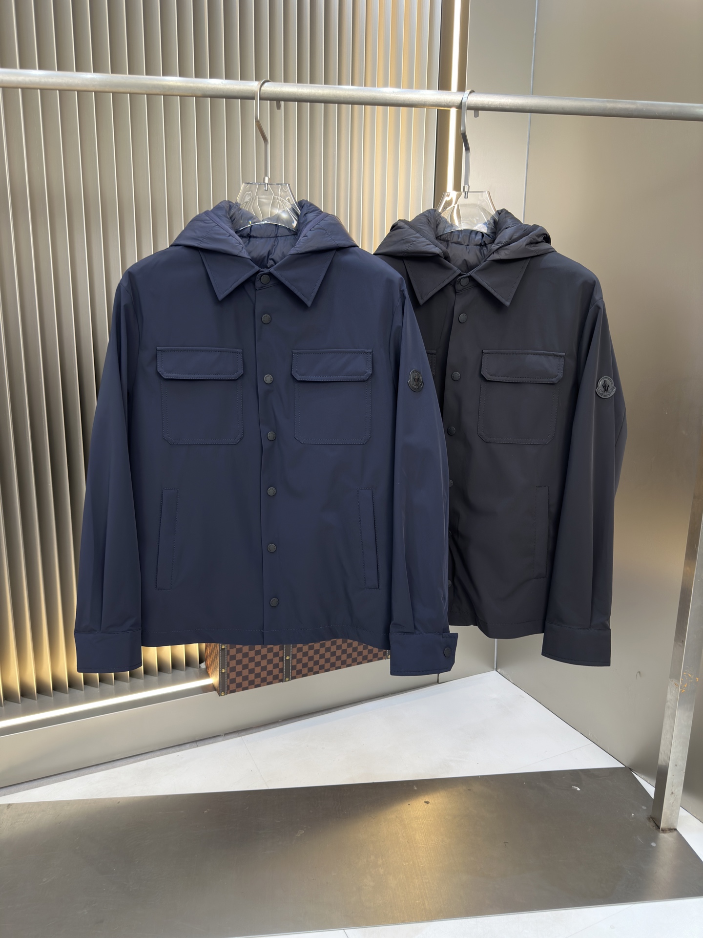 NO:540221,Hot new style of autumn and winter light down jacket, two-piece set. Original 1:1 custom hardware accessories are fully imported and customized. Welcome to counter comparison. Absolutely high quality. Use top-grade 90 white duck down, super soft, fluffy and full, super heavy fabric with a perfect fit, pay attention to the super comfortable fabric, Exclusive model, non-market goods, same size for men and women. Number of sizes. M1 XXXL,, down jacket, alexander wang19860909爆款秋冬新款轻薄羽绒服 两件套. 原版1:1订制五金配件全进口原版定制 欢迎专柜对比 绝对的高品质 采用顶级90白鸭绒 超柔软 充羽量蓬松饱满 超级重面料做工杠杠的版型完美 注意面料超舒服 独家款 非市场货 男女同款尺码码数.码数M一XXXL,,down jacket,alexander wang,Men's clothing