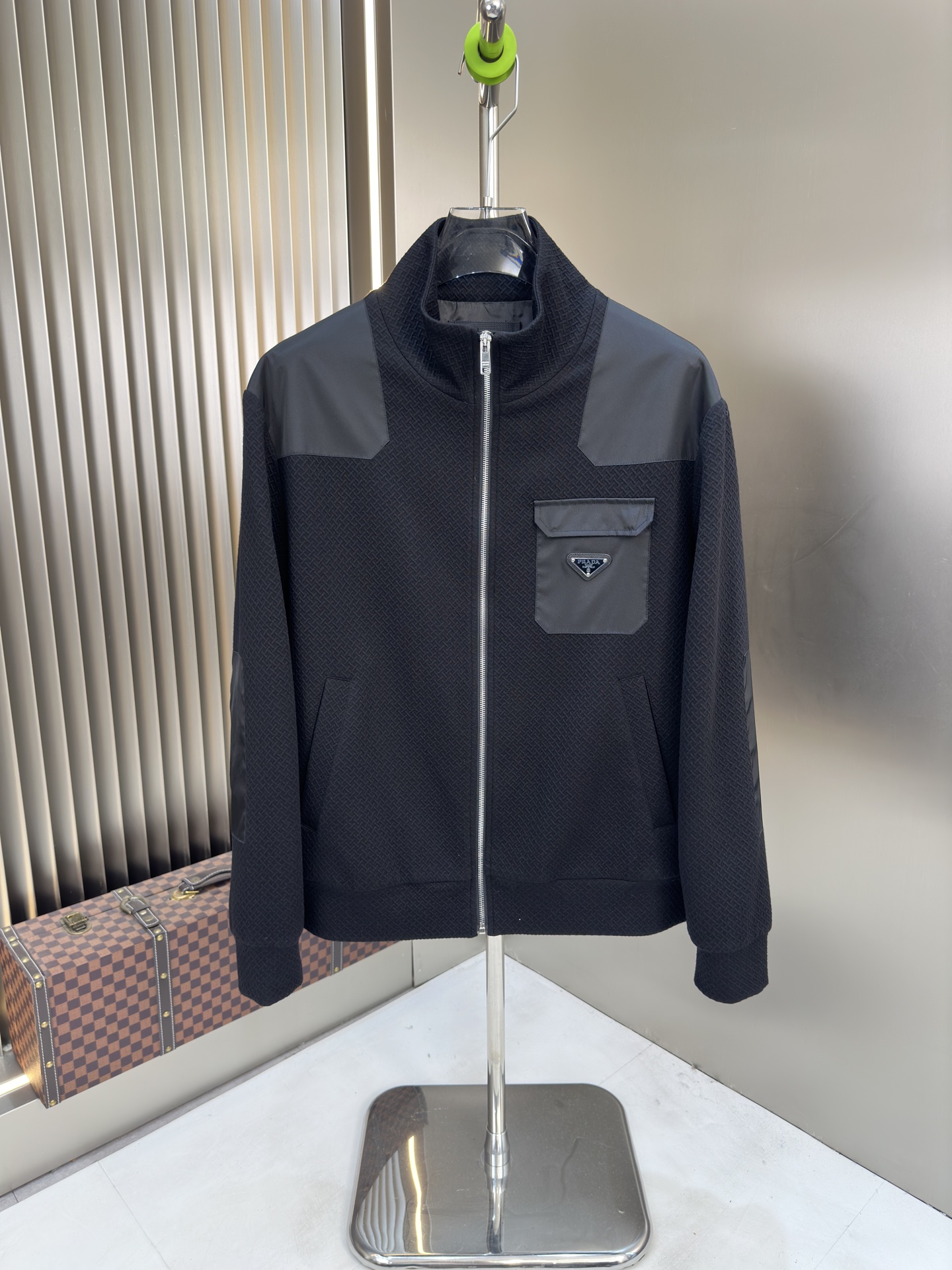 NO:496313,2025 autumn and winter new jacket Original 1:1 custom hardware accessories are fully imported and customized. Welcome to counter comparison. Super soft Super heavy fabric has a perfect fit. Pay attention to the super comfortable fabric. Exclusive model. Non-market goods. Same size for men and women. M-XXXL,, jackets & coats, alexander wang198609092025秋冬新款夹克 原版1:1订制五金配件全进口原版定制 欢迎专柜对比 超柔软 超级重面料做工杠杠的版型完美 注意面料超舒服 独家款 非市场货 男女同款尺码M一XXXL,,jackets & coats,alexander wang,Men's clothing