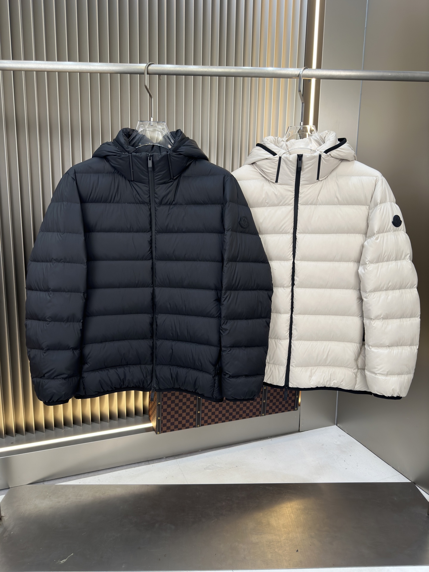 NO:498448,Main recommendation. Hot new down jackets in autumn and winter. Original 1:1 customized hardware accessories are fully imported. Welcome to compare counters. Absolutely high quality. Use top-grade 90 white duck down. Super soft. Flush and full. Super heavy fabric has a perfect fit. Pay attention to the super comfortable fabric. Exclusive model. Non-market goods. Sizes the same size for men and women. Number of sizes. XXXL, down jacket, alexander wang.19860909主推 .爆款秋冬新款羽绒服 原版1:1订制五金配件全进口原版定制 欢迎专柜对比 绝对的高品质 采用顶级90白鸭绒 超柔软 充羽量蓬松饱满 超级重面料做工杠杠的版型完美 注意面料超舒服 独家款 非市场货 男女同款尺码码数.码数M一XXXL,,down jacket,alexander wang,Men's clothing