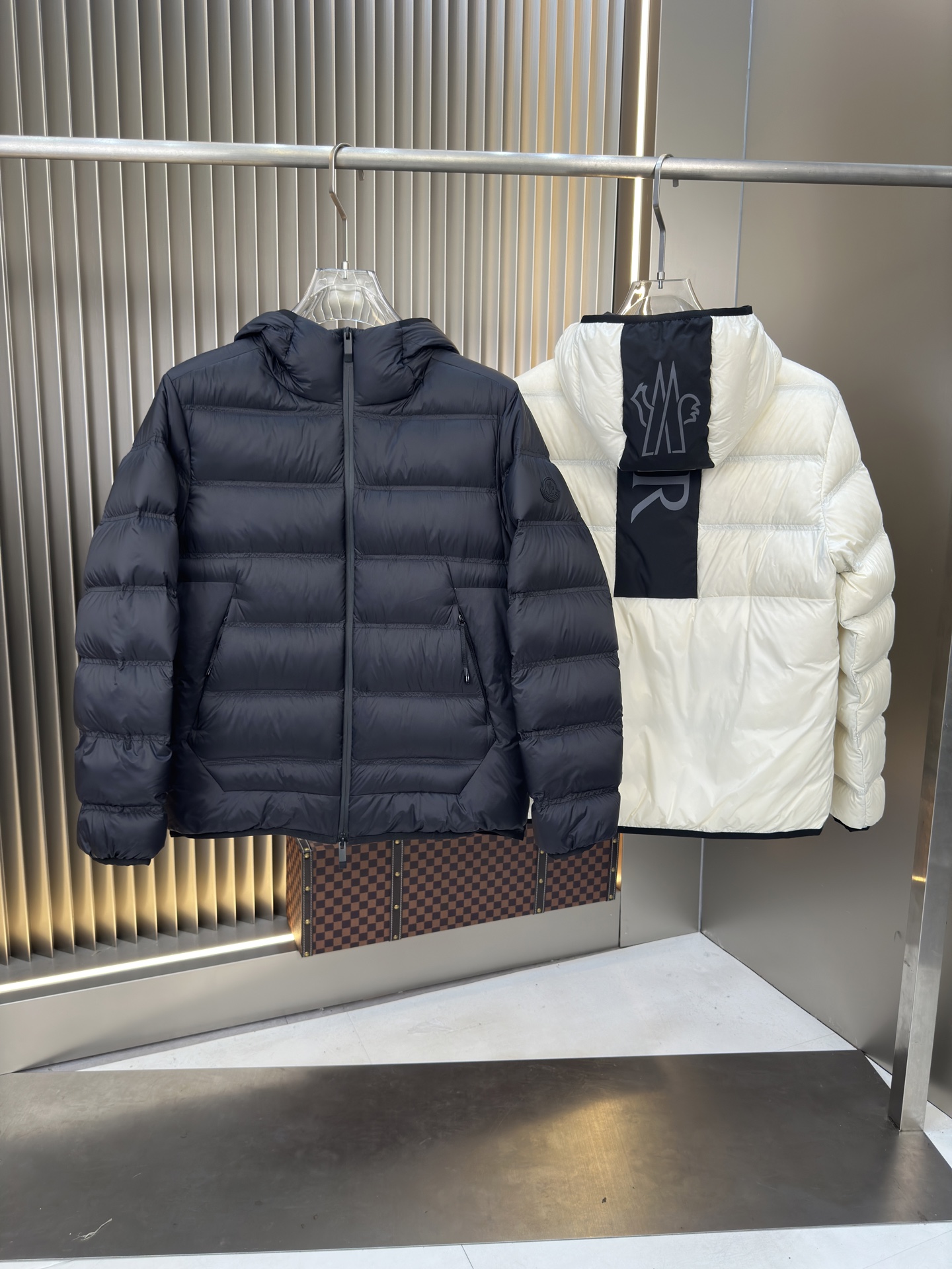 NO:500326,Exclusive 2025 autumn and winter down jacket Original 1:1 customized hardware accessories are fully imported and customized. Welcome to compare counters. Absolute high quality. Use top-grade 90 white duck down, super soft, fluffy and full, super heavy fabric with a perfect fit, pay attention to the super comfortable fabric, Exclusive model, non-market goods, the same size of men and women. The number of codes M1 XXXL,, down jacket, alexander wang19860909爆款独家爆款2025秋冬新款羽绒服 原版1:1订制五金配件全进口原版定制 欢迎专柜对比 绝对的高品质 采用顶级90白鸭绒 超柔软 充羽量蓬松饱满 超级重面料做工杠杠的版型完美 注意面料超舒服 独家款 非市场货 男女同款尺码码数.码数M一XXXL,,down jacket,alexander wang,Men's clothing