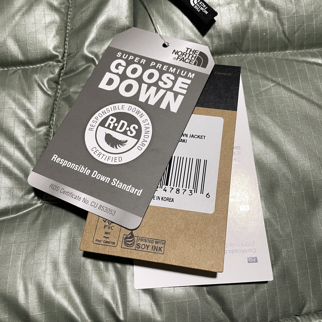 图片[7]-福利特价🔥 S版 The North Face 北面 Nuptse 大格子 袖标羽绒服 韩国出口同批次订单 高端零售 平台专供品质 刺绣采用进口田岛绣花 采用进口7号针 日本女皇绣线 保证每字饱满工 立体感清晰 内里填充国标羽绒，保暖性能更出色，轻便不厚重，压缩后的蓬松度恢复性好 原厂定制40D格子四级防水布料，内胆采用40T高密度胆布，防跑绒 并保证手感及膨松度，内里采用尼龙Nylon双重双层封禁设计，不会出现任何跑绒现象，内置抽拉绳扣的可调节下摆，可防风防寒 拉链采用吉田YKK原厂定制，刻字清晰，拉感完美顺滑不卡齿 辅料及扣子均采用原版一样铜芯弹簧【非市面铁芯弹簧】品质可随意🆚对比 尺码：XS S M L XL XXL-选品中心