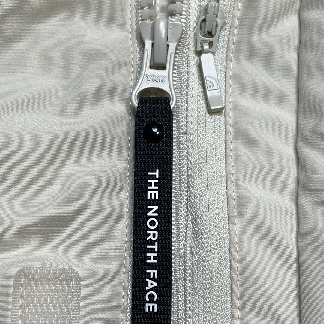 图片[8]-福利特价🔥 S版 TNF 北面 户外登山 工装款羽绒服 巅峰之作 韩国出口同批次订单 高端零售 平台专供品质 高端于任何一款北面羽绒服 工艺十分复杂 并非单纯一件羽绒服那么简单 内里填充80绒 采用经联盟RDS认证的高品质鹅绒填充 轻便不厚重且压缩后的蓬松度恢复性好（ R·D·S不含任何不必要的动物伤害生产工序，从550蓬到950蓬不等，压缩性和温度重量也是衡量高品质，高填充度鹅线要指标）进口百灵达万针刺绣LOGO 字体饱满清晰 面料采用原厂高密度户外防水材质，防风耐磨防撕裂面料 里布均为380T最高标准，绝不跑绒，透气性极佳 原版辅料五金全部原厂定做100%还原复刻品质！多功能口袋 储物空间很足 内里两侧印领口加绒紧贴头颈舒适保暖 辅料五金全部原厂定做 100%还原复刻品质，YKK吉田ISO9000品质顶级ZP拉链 宽松版型，上身休闲舒适，为冬季户外提供保暖呵护，保暖性出色，穿着轻便不厚重。防潮不易变形 ，容易清洁打理等特点，工艺成本极高 尺码：XS S M L XL XXL-选品中心