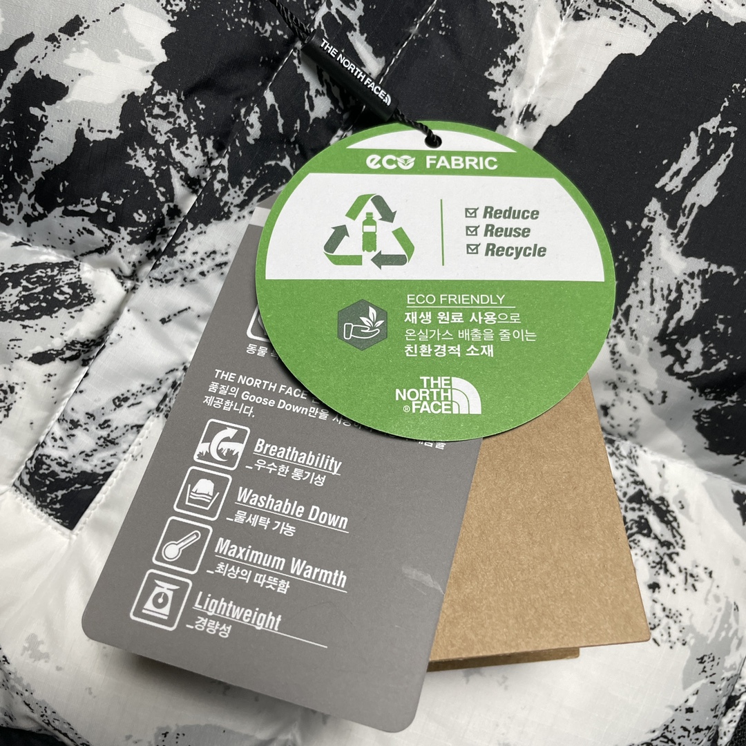 图片[6]-福利特价🔥S版 TNF 北面 雪山款3.0羽绒服 韩国出口同批次订单 高端零售 平台专供品质 百灵达绣花机万针刺绣 采用进口7号针 保证每字饱满工 立体感清晰 内里填充国标羽绒，保暖性能更出色，轻便不厚重，压缩后的蓬松度恢复性好 原厂定制40D格子四级防水布料（非市面通货内加胆布）内里采用尼龙Nylon双重双层封禁设计，不会出现任何跑绒现象，内置抽拉绳扣的可调节下摆，可防风防寒 拉链采用吉田YKK原厂定制，刻字清晰，拉感完美顺滑不卡齿 辅料及扣子均采用原版一样铜芯弹簧【非市面铁芯弹簧】品质可随意对比 尺码：XS S M L XL XXL-选品中心