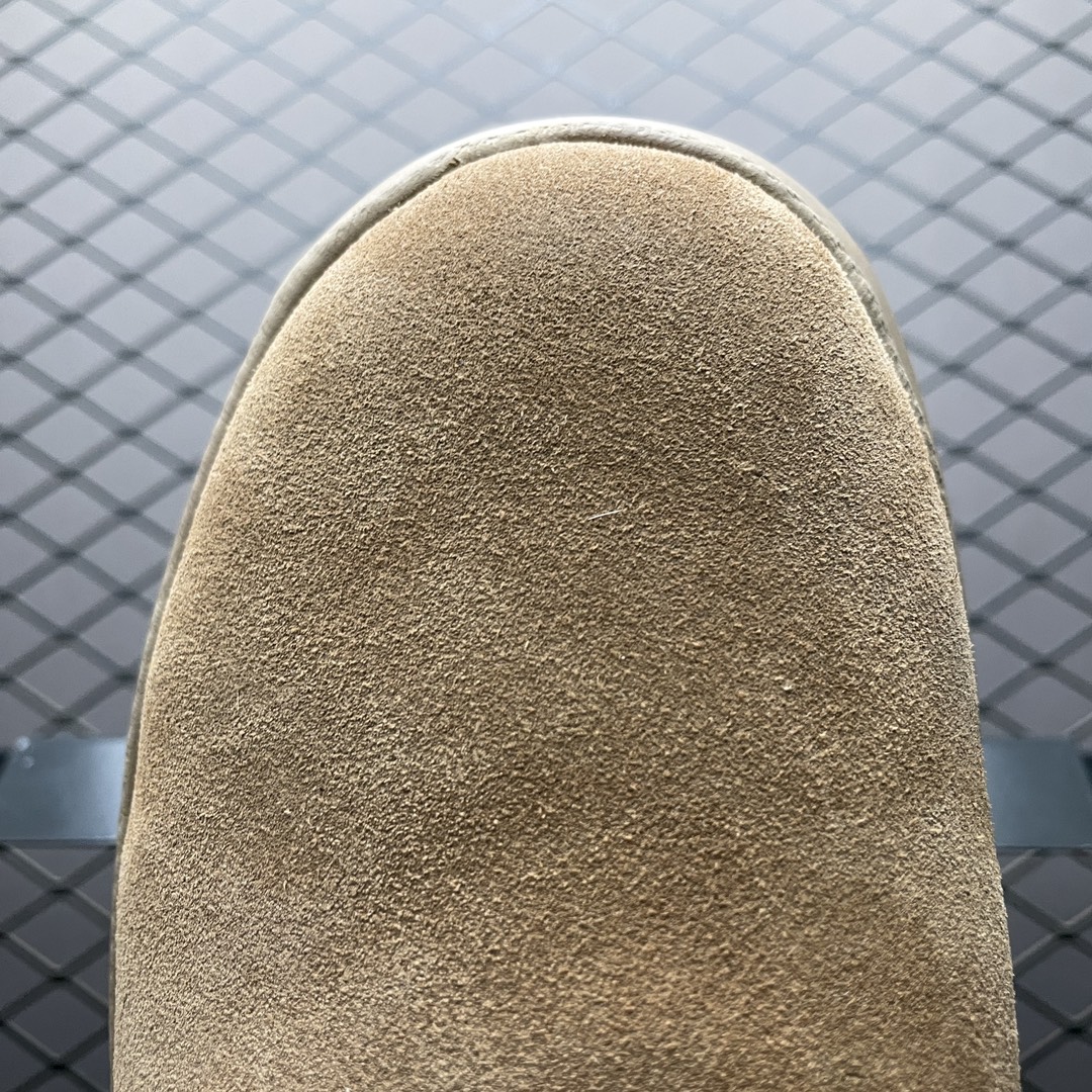 图片[7]-平台外贸专供 UGG Burleigh Chukka 男士中帮雪地靴 1151773 十年品牌制鞋代工厂生产线出品 注重每一处细节 隆丰A级真羊皮毛一体 完全遵循ZP工艺流程打造 尺码：40 41 42 43 44 45-选品中心