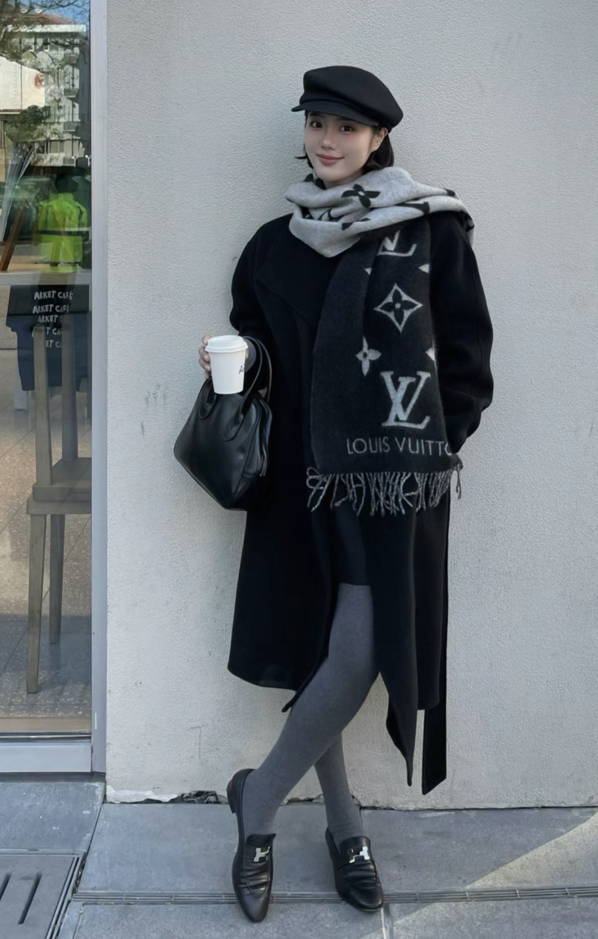 图片[6]-S# 1V 驴家 Reykjavik 双面羊绒流苏围巾 高端零售专供 原版开发 品质保证 100％放心出街 规格：170cm x 45cm 全套包装 黑灰两面可交替佩戴 ，面积大可作披风佩戴 采用100%羊绒，一体纺织工艺，羊绒与羊毛虽然都很保暖，但羊毛在舒适度上不如羊绒，羊绒更加细腻柔软！LOGO以黑灰交替纺纱呈现，羊绒的质感直接爆表 男女同款 注意 ⚠清洗建议：由于羊毛的材质特性，尽量干洗，尽量干洗，暴力机洗会出现缩水情况 ！如果觉得干洗，一次太贵，有耐心的朋友也可以手洗，一定要冷水，且不能手搓！清洗后第一时间压干（不会滴水的程度）不能拧干！不能拧干！-选品中心