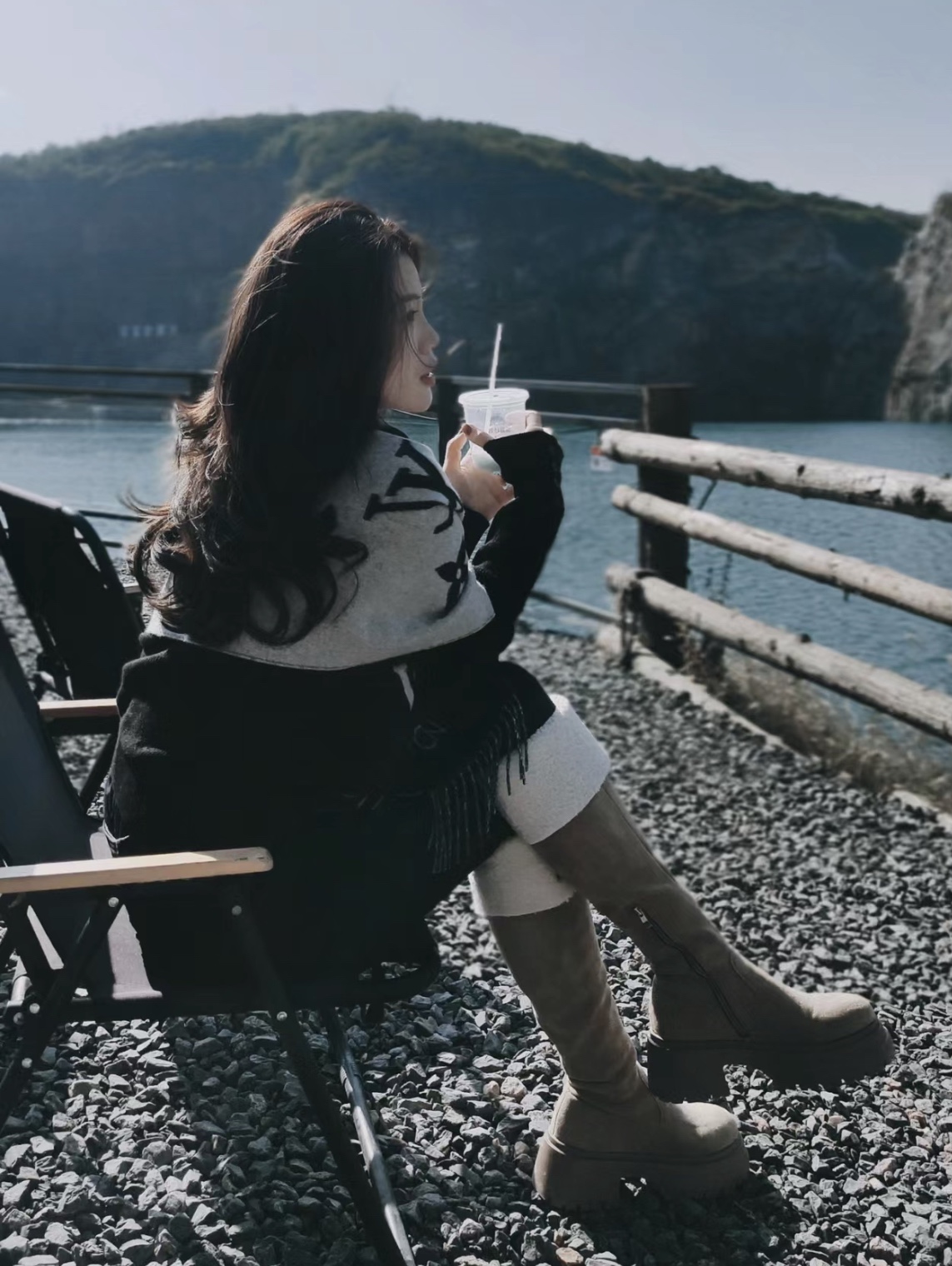 图片[8]-S# 1V 驴家 Reykjavik 双面羊绒流苏围巾 高端零售专供 原版开发 品质保证 100％放心出街 规格：170cm x 45cm 全套包装 黑灰两面可交替佩戴 ，面积大可作披风佩戴 采用100%羊绒，一体纺织工艺，羊绒与羊毛虽然都很保暖，但羊毛在舒适度上不如羊绒，羊绒更加细腻柔软！LOGO以黑灰交替纺纱呈现，羊绒的质感直接爆表 男女同款 注意 ⚠清洗建议：由于羊毛的材质特性，尽量干洗，尽量干洗，暴力机洗会出现缩水情况 ！如果觉得干洗，一次太贵，有耐心的朋友也可以手洗，一定要冷水，且不能手搓！清洗后第一时间压干（不会滴水的程度）不能拧干！不能拧干！-选品中心