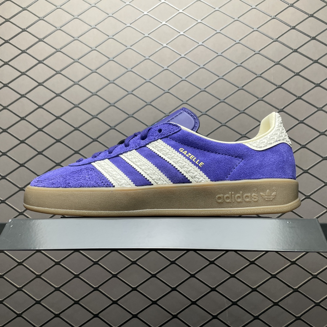 AD 阿迪 Gazelle Indoor 低帮运动休闲板鞋 IF1806 本年度第一爆款 品质依旧第一梯队 鞋舌标立体烫金 清晰度和立体感都十足 后跟反口里 整体版型 清洁度等细节 区别市面各种鱼龙混杂赶工货 可随意对…