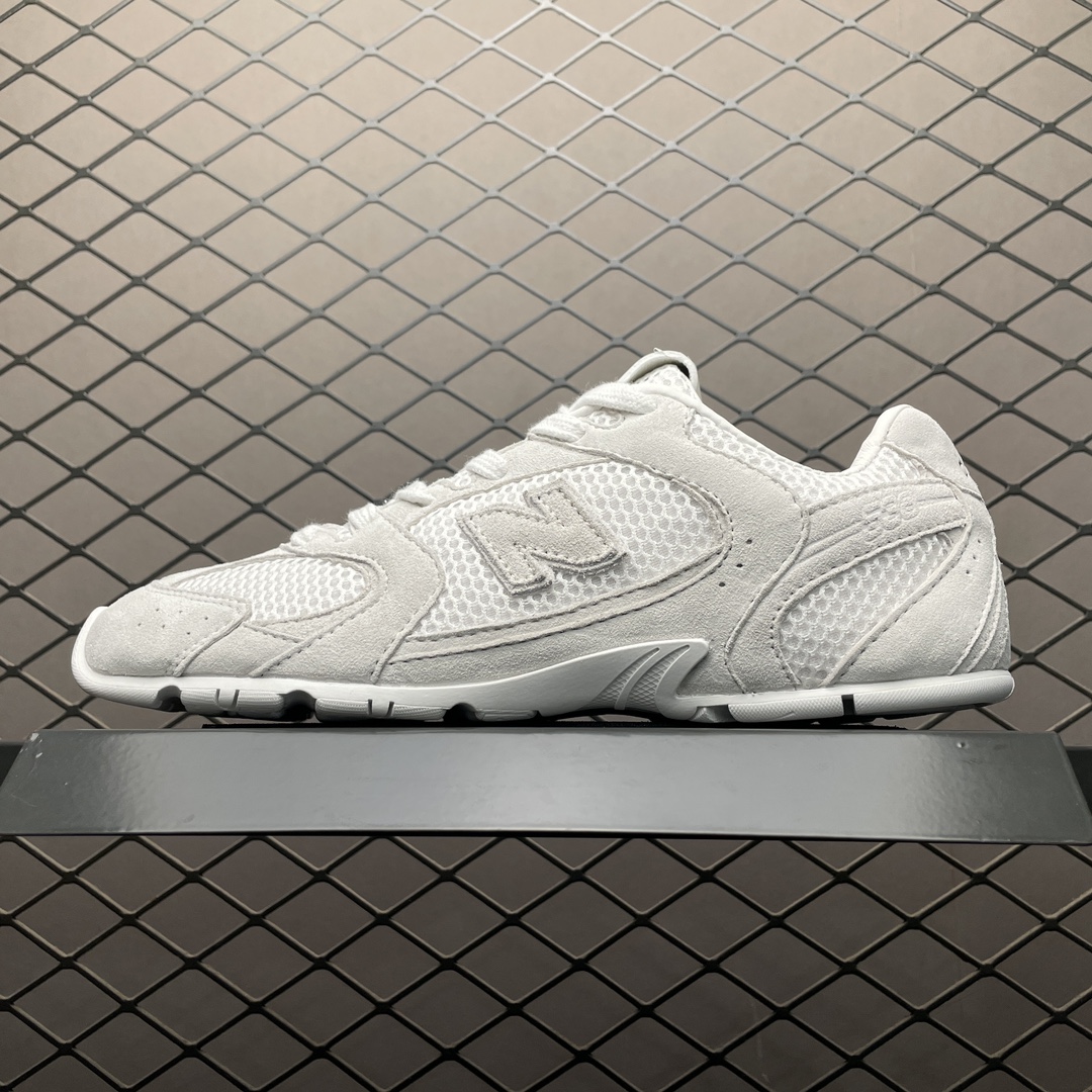 💰350  纯原 Miu Miu x New Balance 新百伦 缪缪联名款复古休闲鞋 5E165E_3D8C_F0009_F_BD05 真正原厂数据开发 正确卡色皮料冲裁组合 羊皮内里 独立私模大底 全网唯一正确组合大底 高端零售专供产物 尺码：35 35.5 36 36.5 37 37.5 38 38.5 39 39.5 40 40.5 41 41.5 42 43 44 编号：40OGTUM