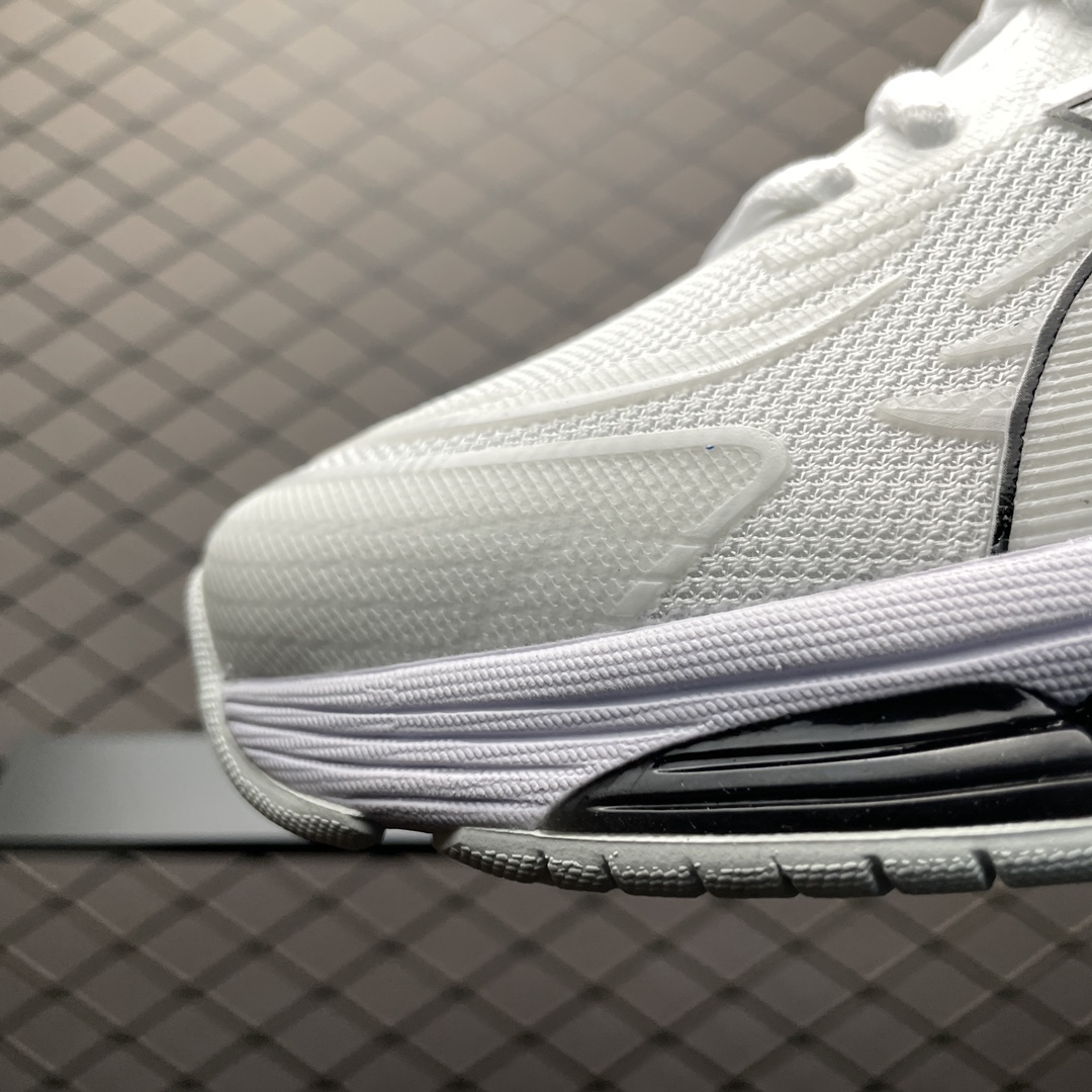   Asics 亚瑟士 GEL-Quantum 360 VIII 低帮运动休闲跑步鞋 1203A305-