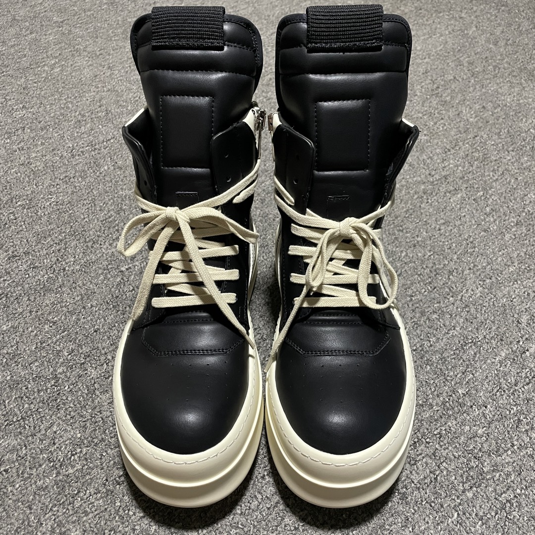 💰920 純原版本 Rick Owens 瑞克 歐文斯 倒三角款 高幫休閒鞋 高階零售外貿專供品質 配置天地蓋硬實禮盒(附贈棉布託購物袋一個)升級原楦原紙版開發版型 水染粒面小牛皮革鞋面材質 奢侈品的觸感 私模定製品牌LOGO拉鏈 一比一
