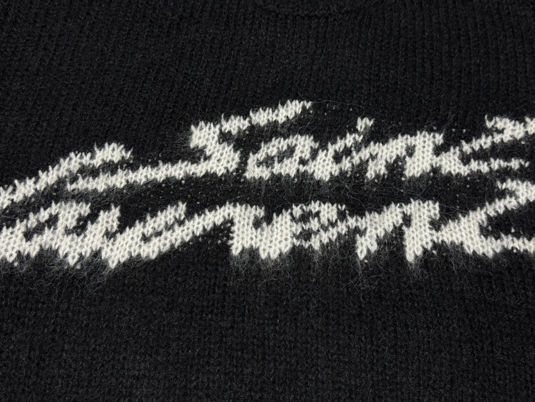 图片[5]-S# YSL 圣罗兰 海马毛 提花字母毛衣 真正原版购回开发打版 高端零售专供 品质保证 100%放心出街 尺码：S M L-选品中心