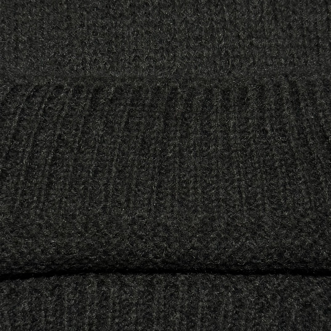 图片[4]-S# YSL 圣罗兰 海马毛 提花字母毛衣 真正原版购回开发打版 高端零售专供 品质保证 100%放心出街 尺码：S M L-选品中心