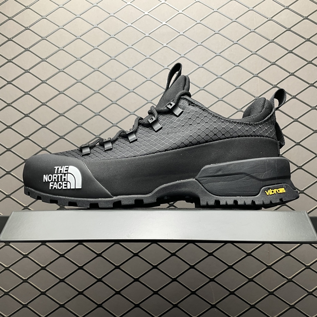 💰600 價格調整The North Face 北面 Glencl Yffe Low 戶外運動休閒登山越野徒步鞋 鞋底採用Vibram黃金大底 專門為鞋底設計的橡膠以出色的耐磨性 良好的防滑性或得不少戶外運動愛好者的喜愛 尺碼：40 41