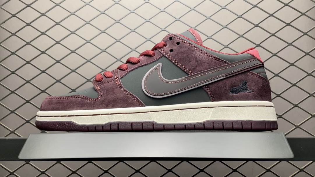 Riot Skateshop x NK SB Dunk Low Casual Sneakers - Burgundy/Grey