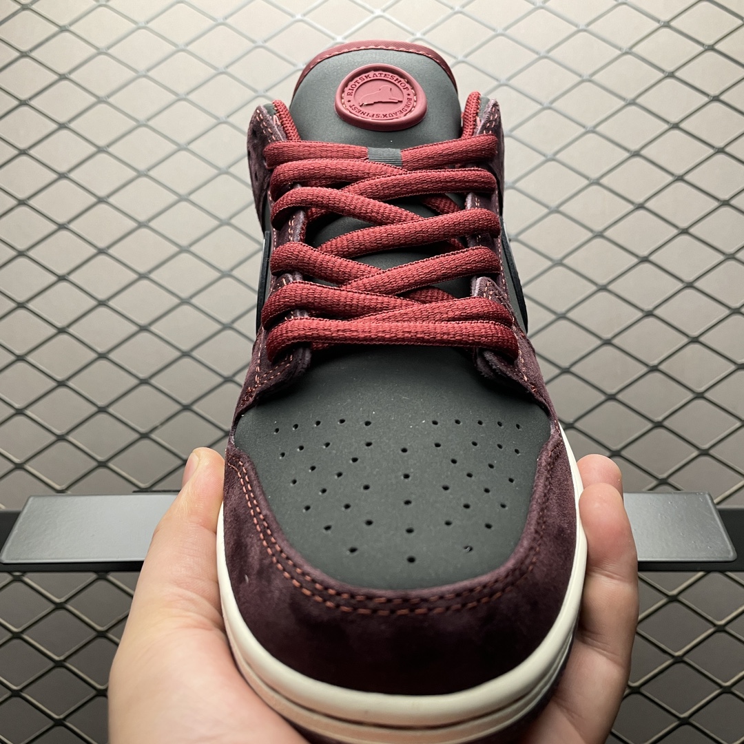 Riot Skateshop x Nike SB Dunk Low Burgundy Skateboarding Shoes FZ1289-200 10 i1732385446 359 1