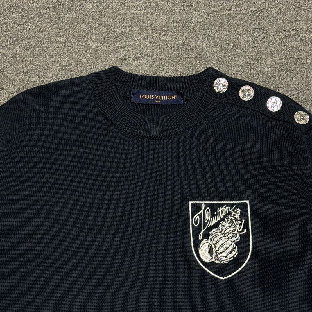 图片[2]-S# LV 海螺 四排扣 高捻毛毛衣 真正原版开发 高端零售专供 品质保证 100%放心出街 尺码：S M L XL-选品中心
