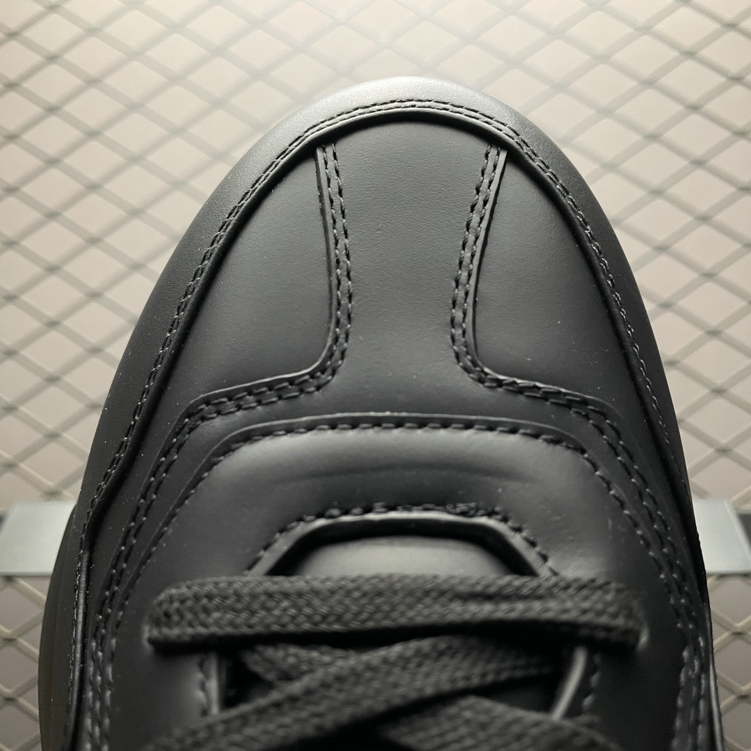 Gucci Bag Collection crafted with premium materials and signature design 7