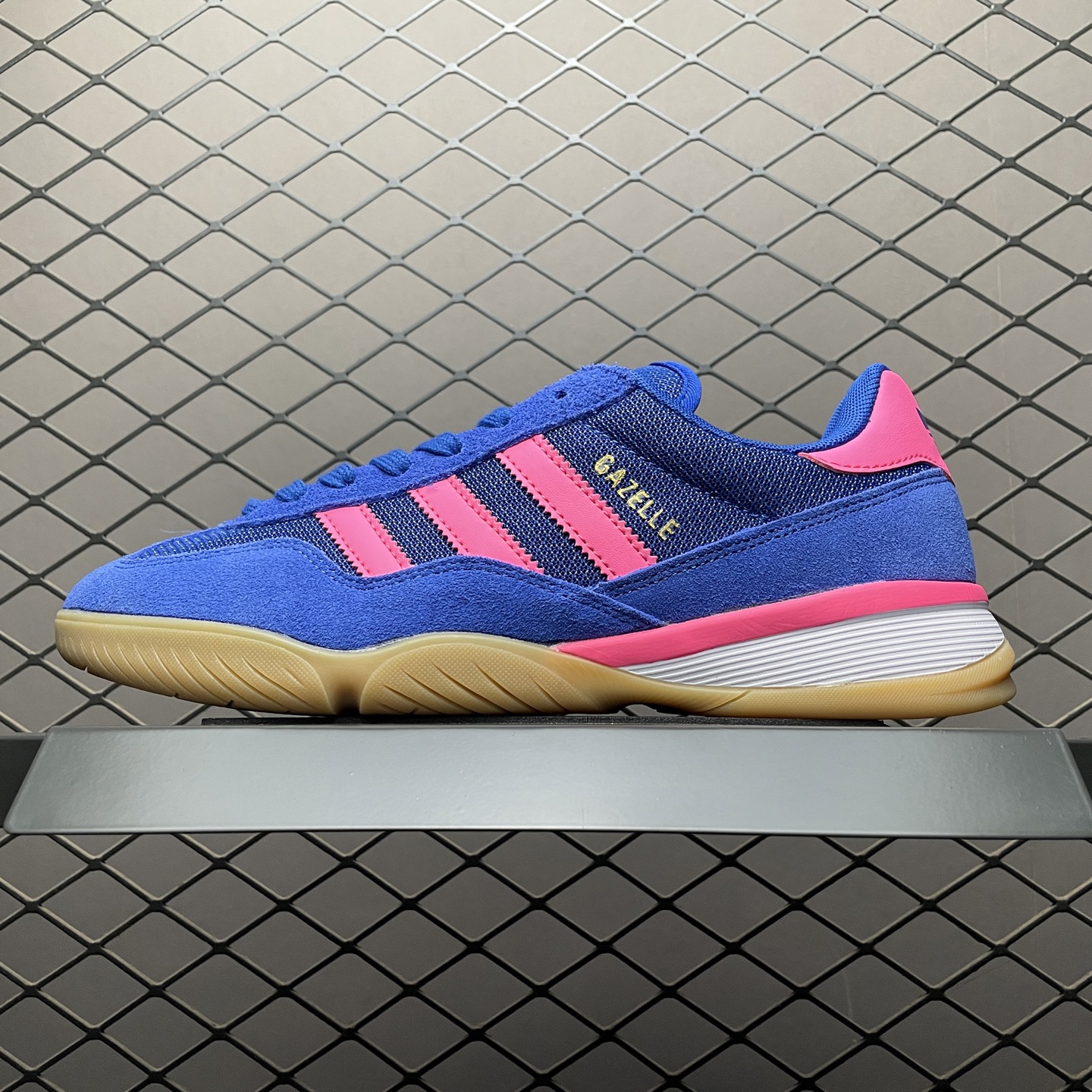 AD 阿迪 Gazelle Sala 低帮运动休闲板鞋 JR3838 尺码：36 36.5 37 38 
