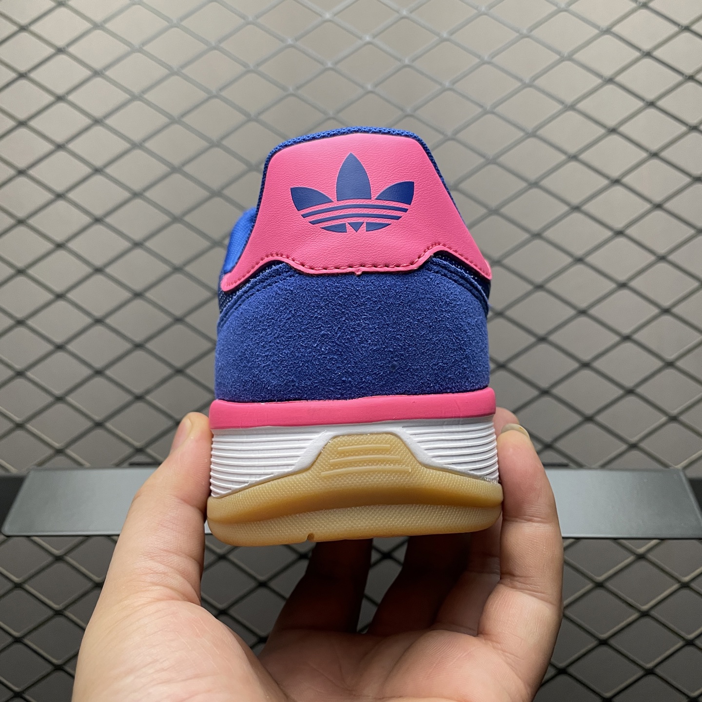 AD 阿迪 Gazelle Sala 低帮运动休闲板鞋 JR3838 尺码：36 36.5 37 38 